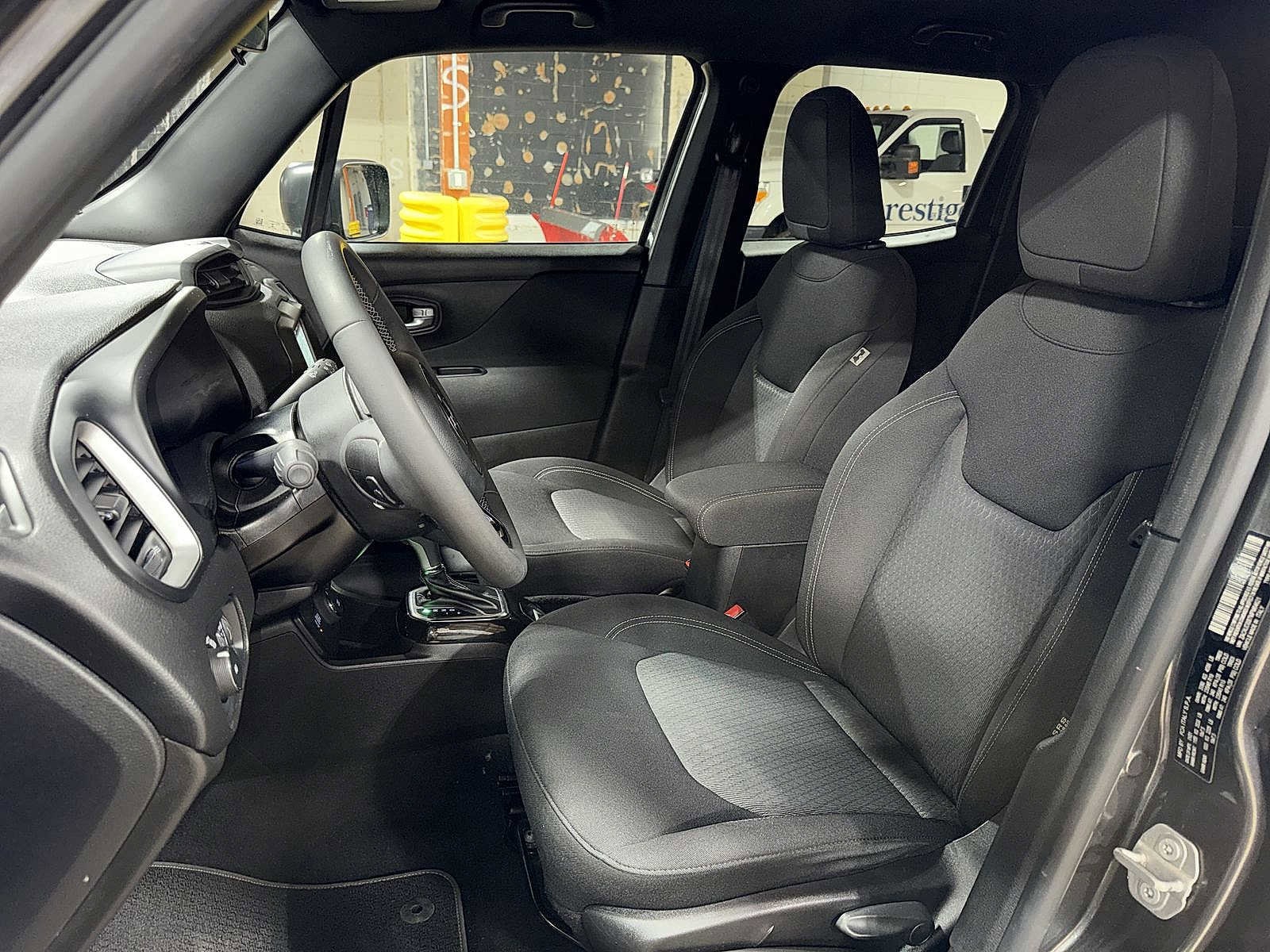 Thumbnail: 2021 Jeep Renegade - 15