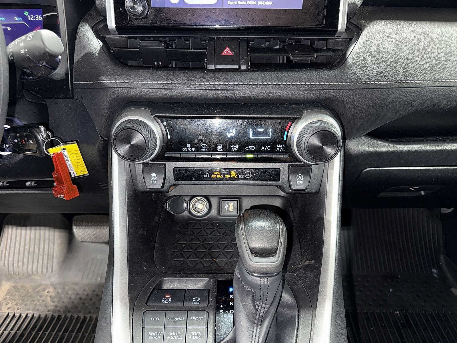 Thumbnail: 2024 Toyota RAV4 - 21