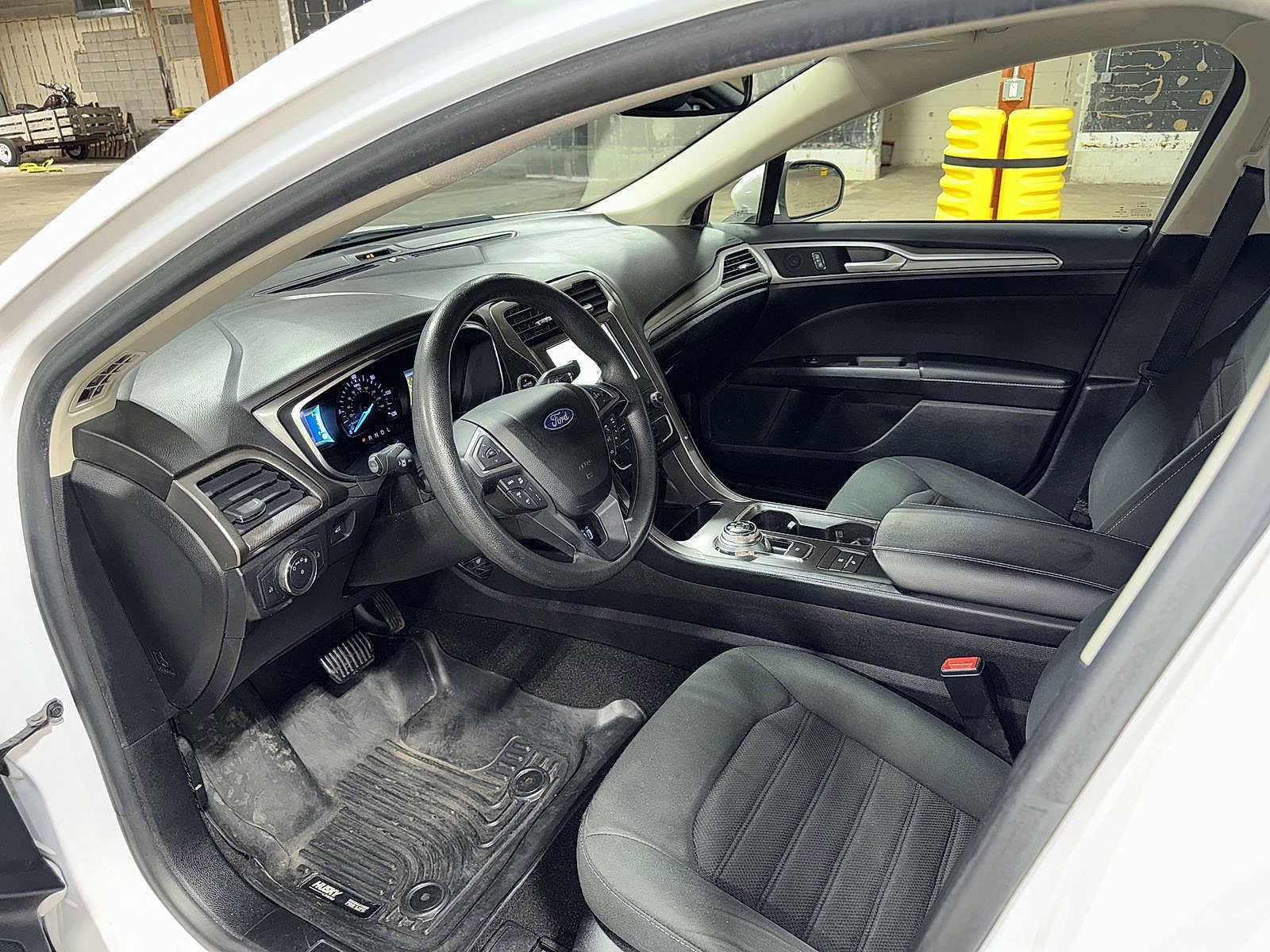 Thumbnail: 2020 Ford Fusion - 30