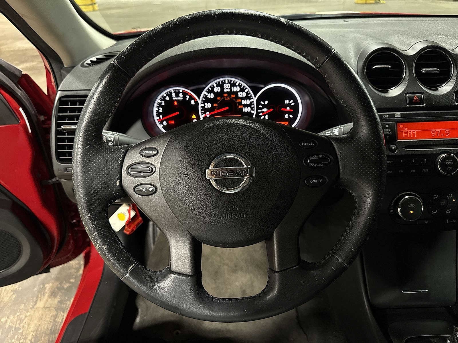 Thumbnail: 2011 Nissan Altima - 18