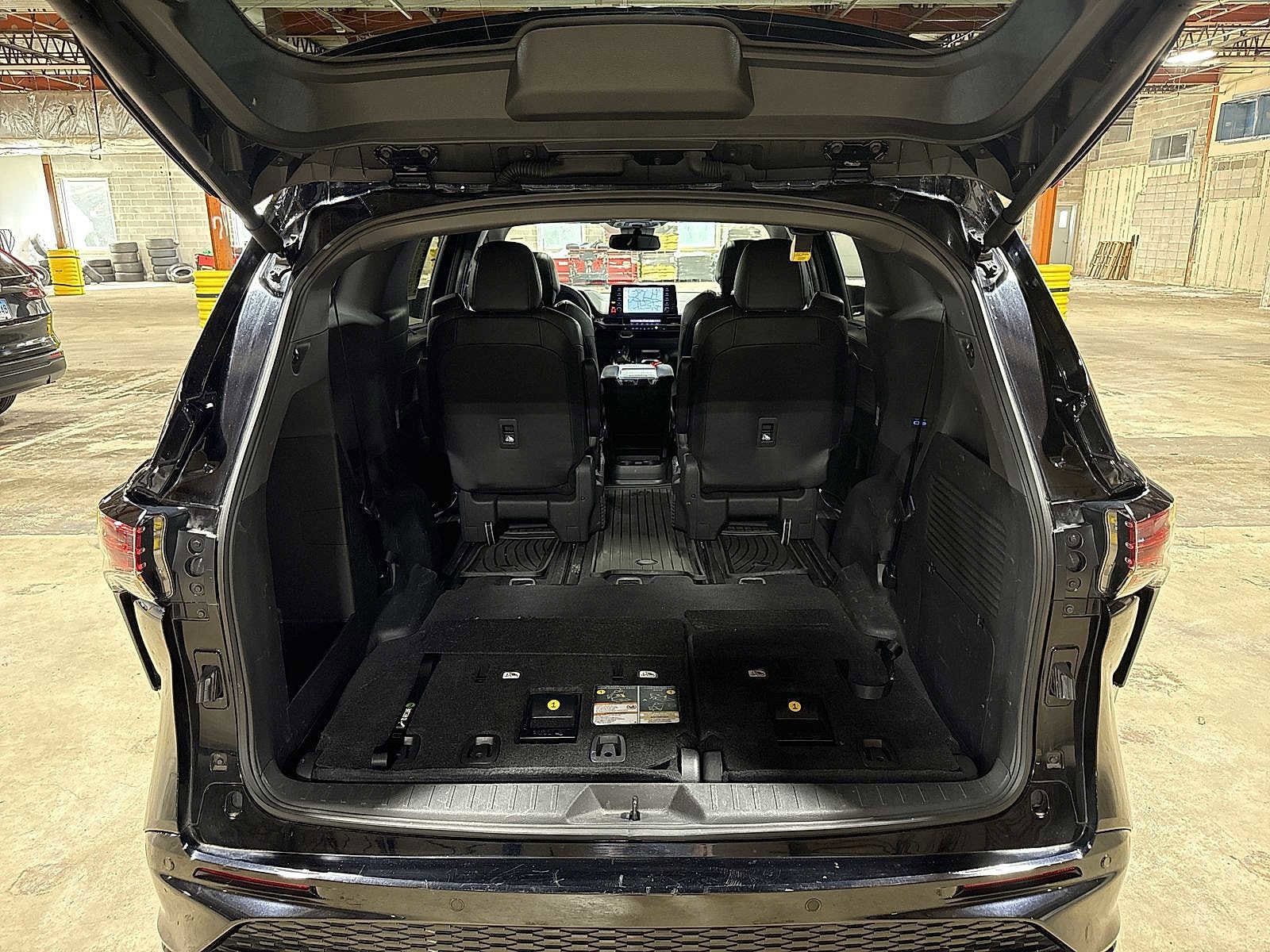 Thumbnail: 2023 Toyota Sienna - 11