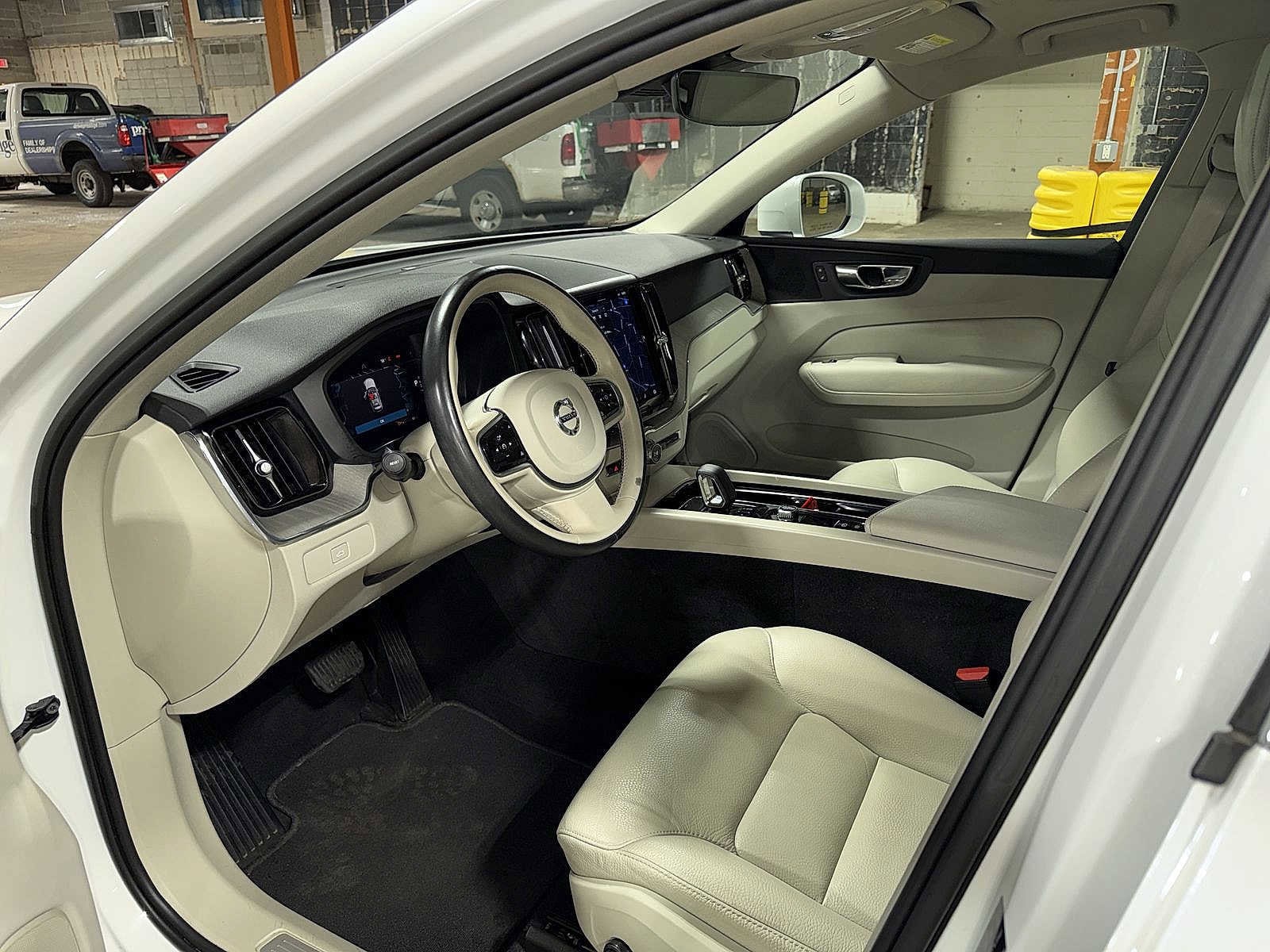 Thumbnail: 2023 Volvo XC60 - 30