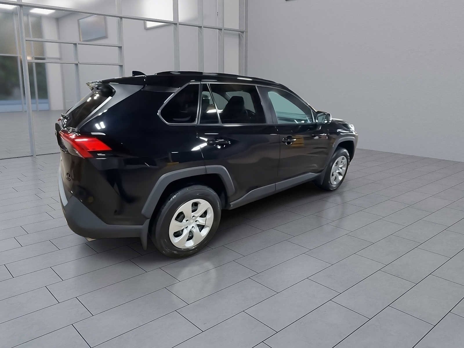 Thumbnail: 2021 Toyota RAV4 - 8