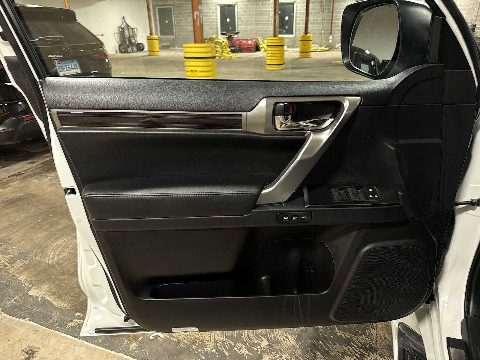 Thumbnail: 2023 Lexus GX - 32