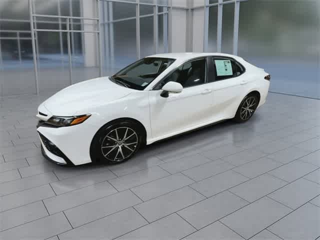 2022 Toyota Camry SE 4