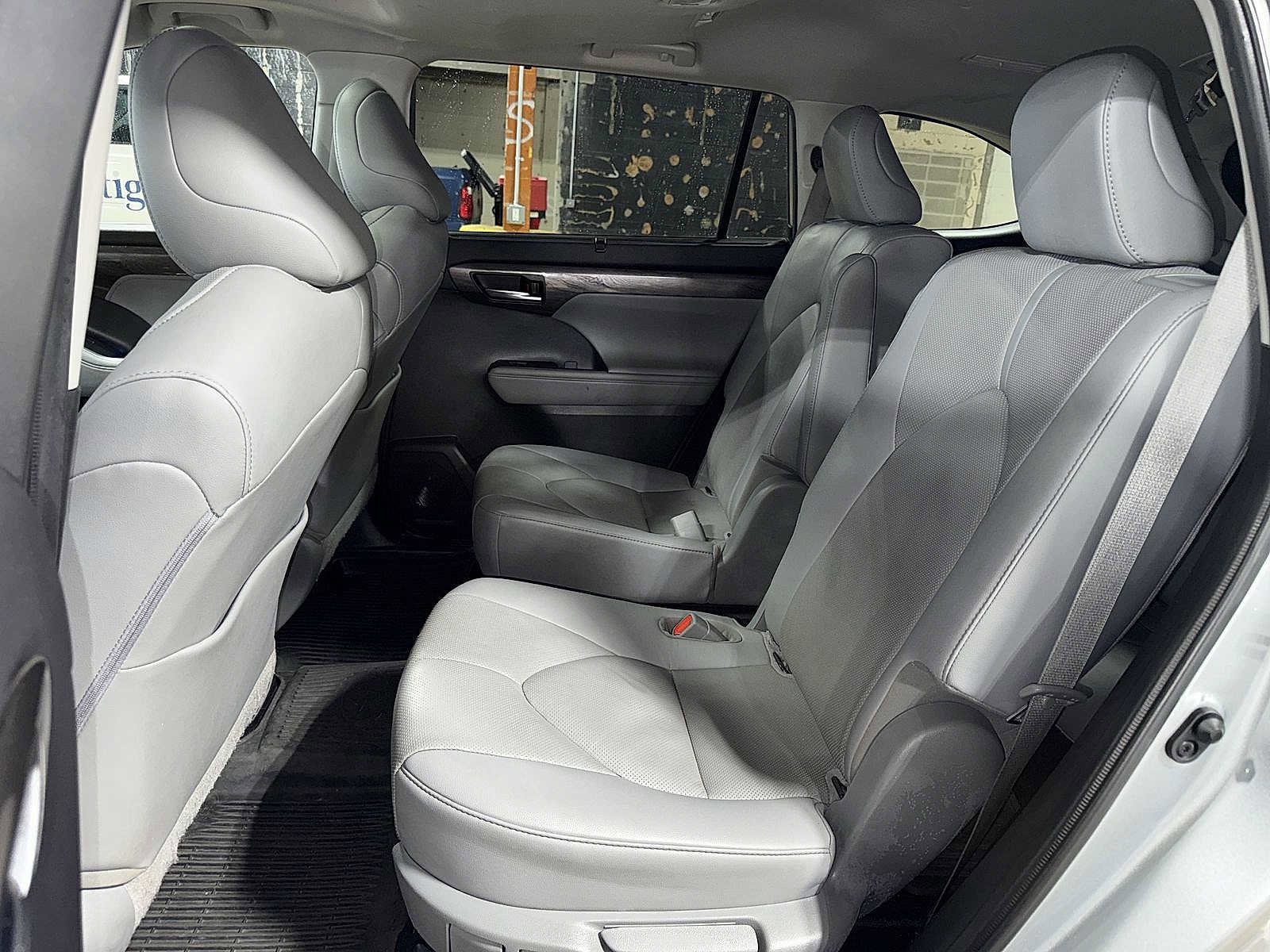 Thumbnail: 2020 Toyota Highlander - 16