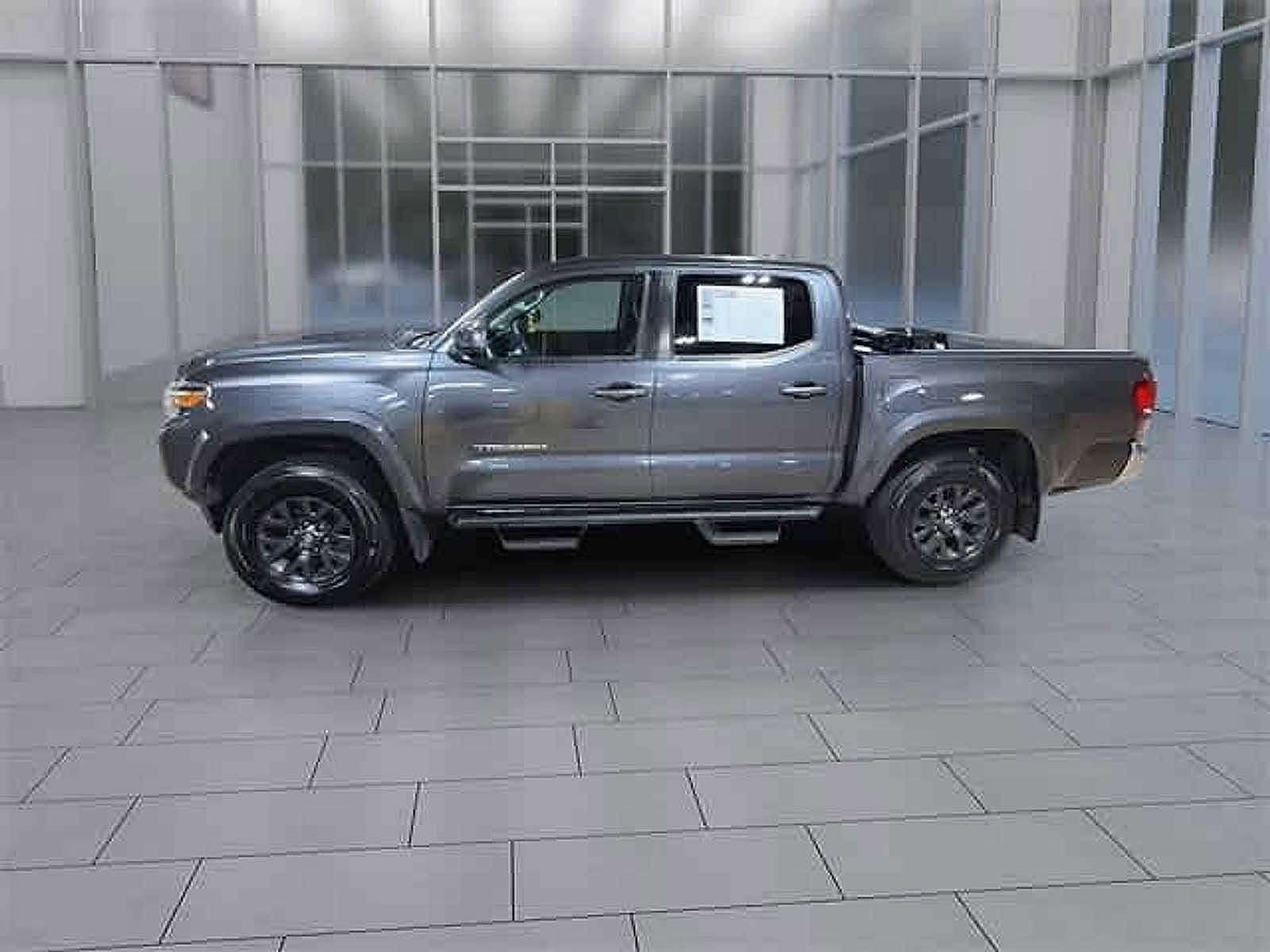 Thumbnail: 2022 Toyota Tacoma - 7