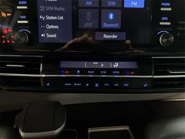 Thumbnail: 2022 Toyota Sienna - 22