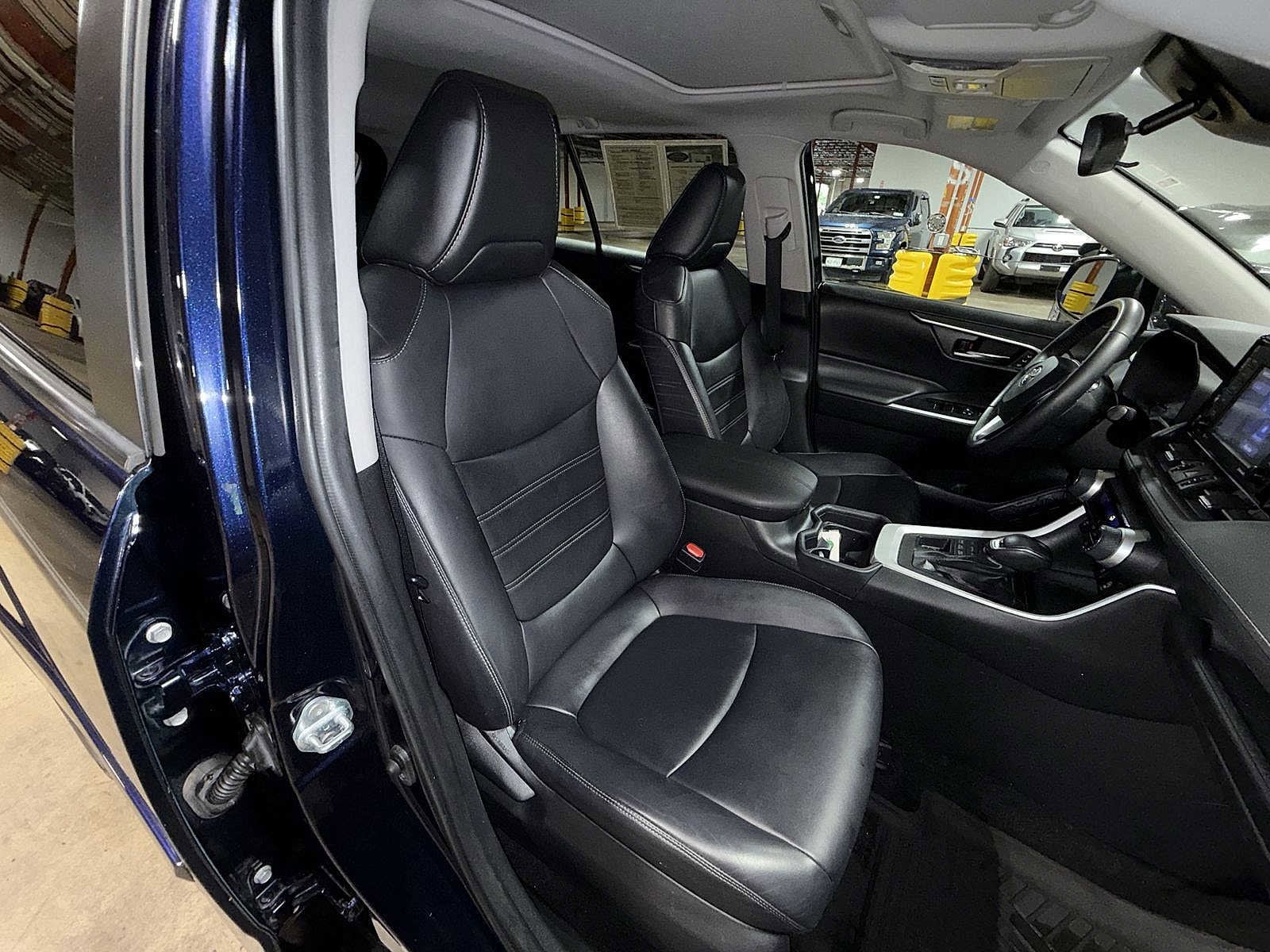 Thumbnail: 2020 Toyota RAV4 - 16
