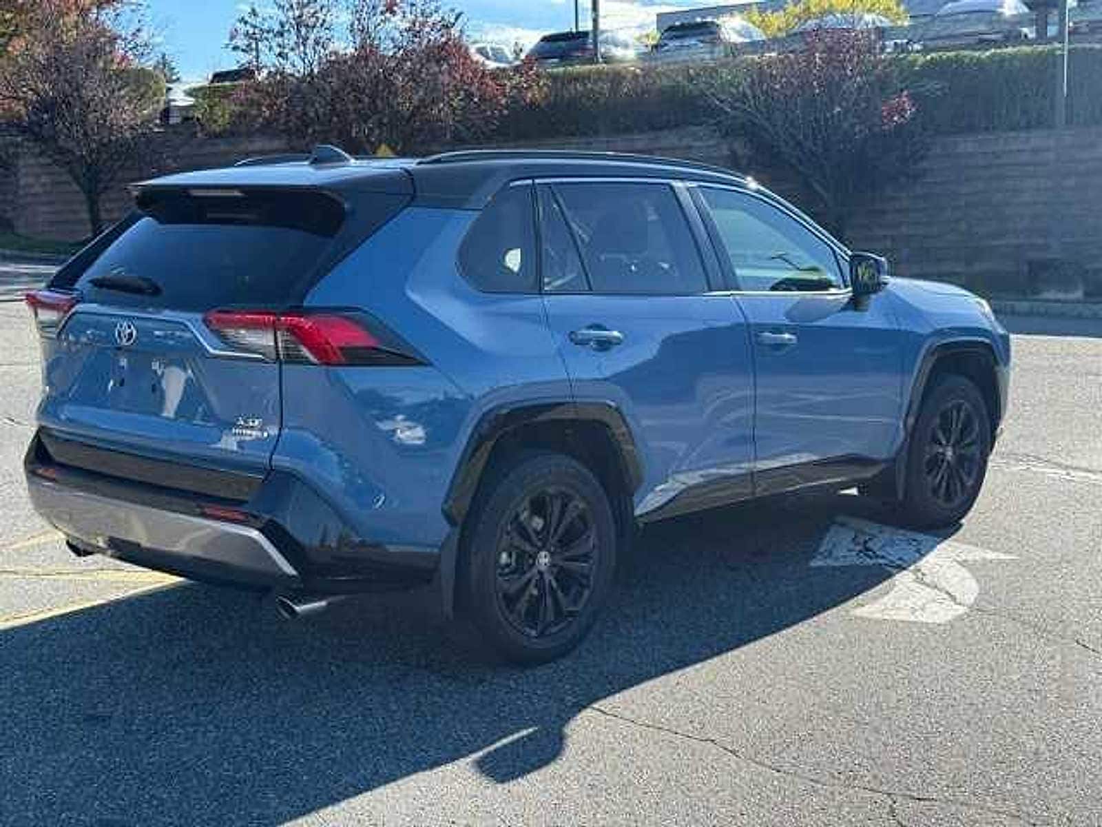 Thumbnail: 2022 Toyota RAV4 - 4