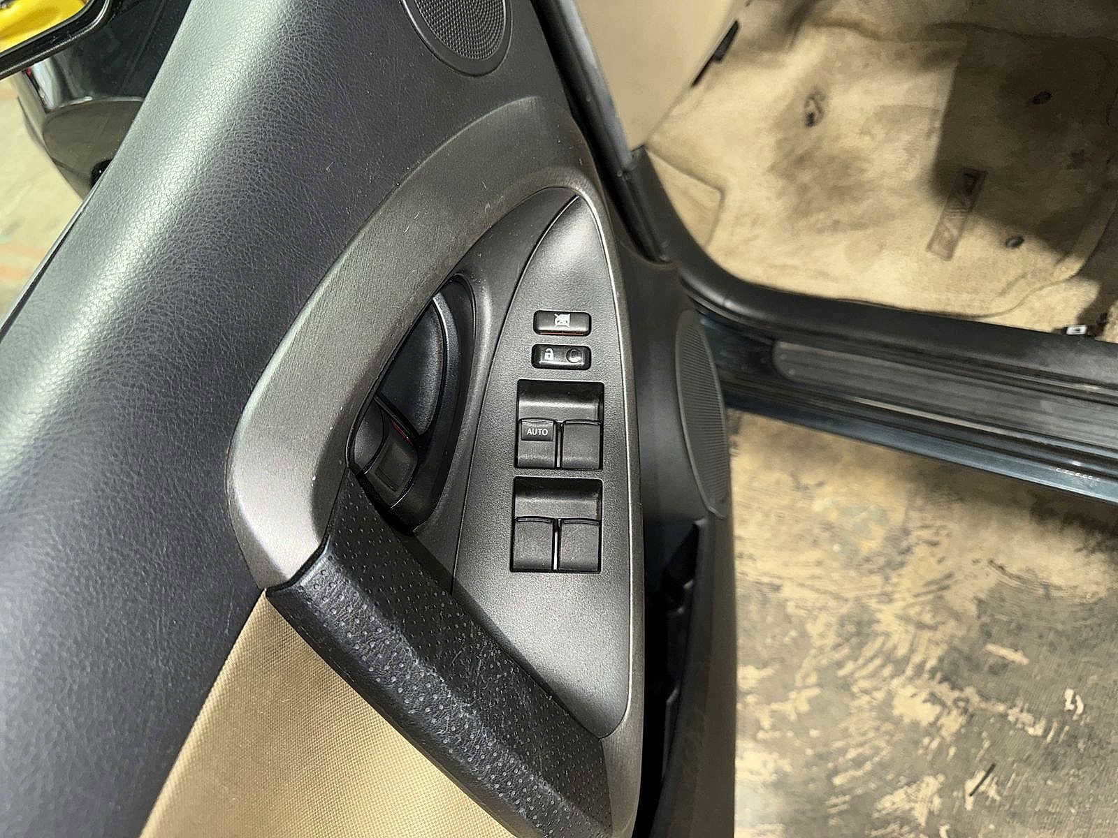 Thumbnail: 2011 Toyota RAV4 - 22