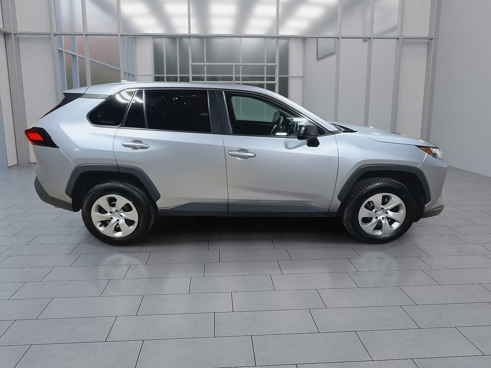 2023 Toyota RAV4 LE - Photo 9