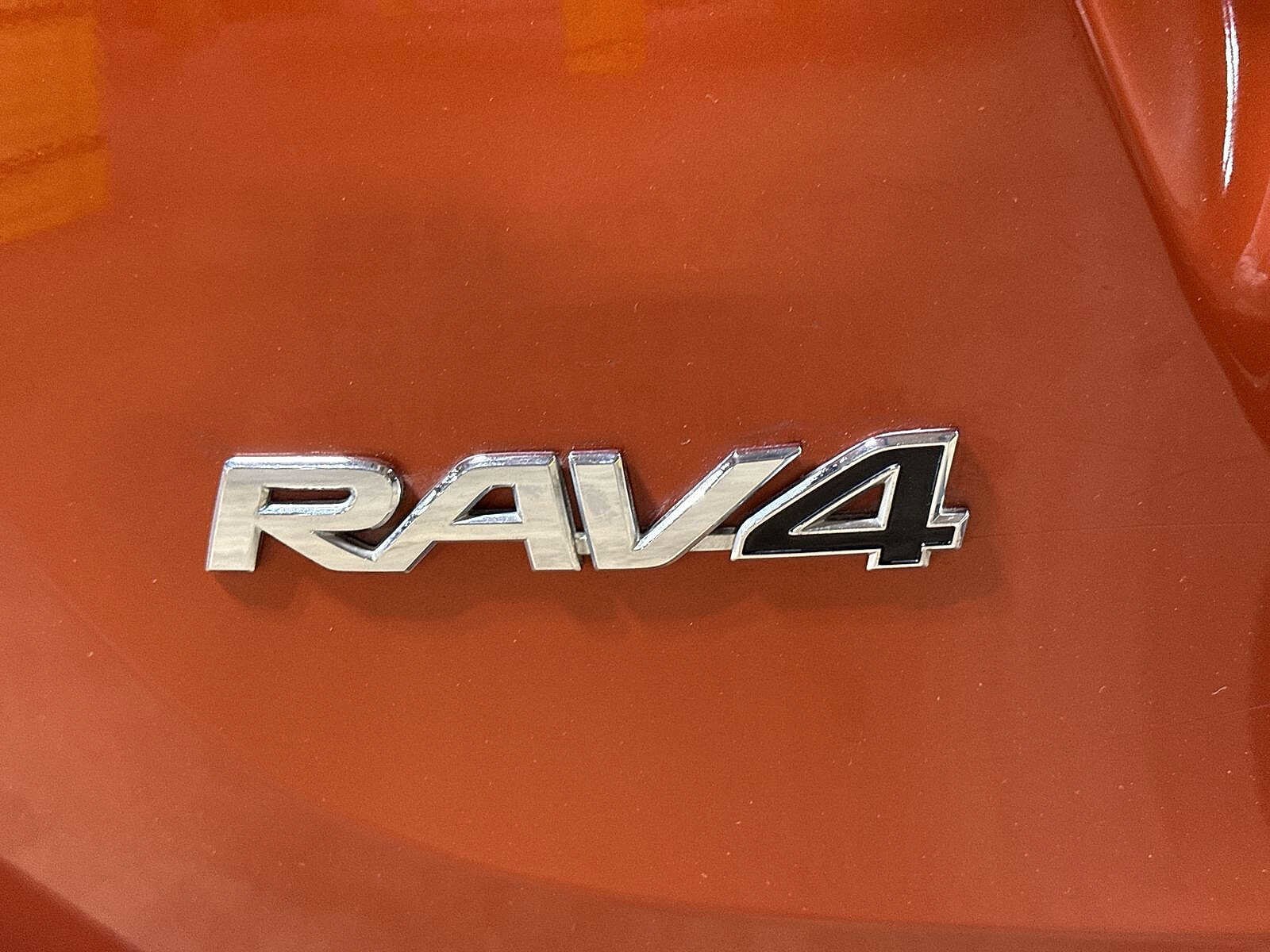 Thumbnail: 2015 Toyota RAV4 - 27