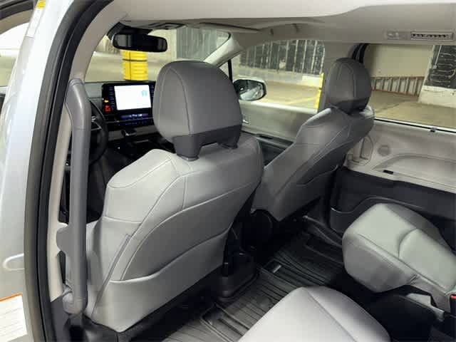 Thumbnail: 2022 Toyota Sienna - 30