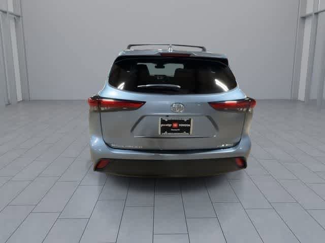 Thumbnail: 2023 Toyota Highlander - 7