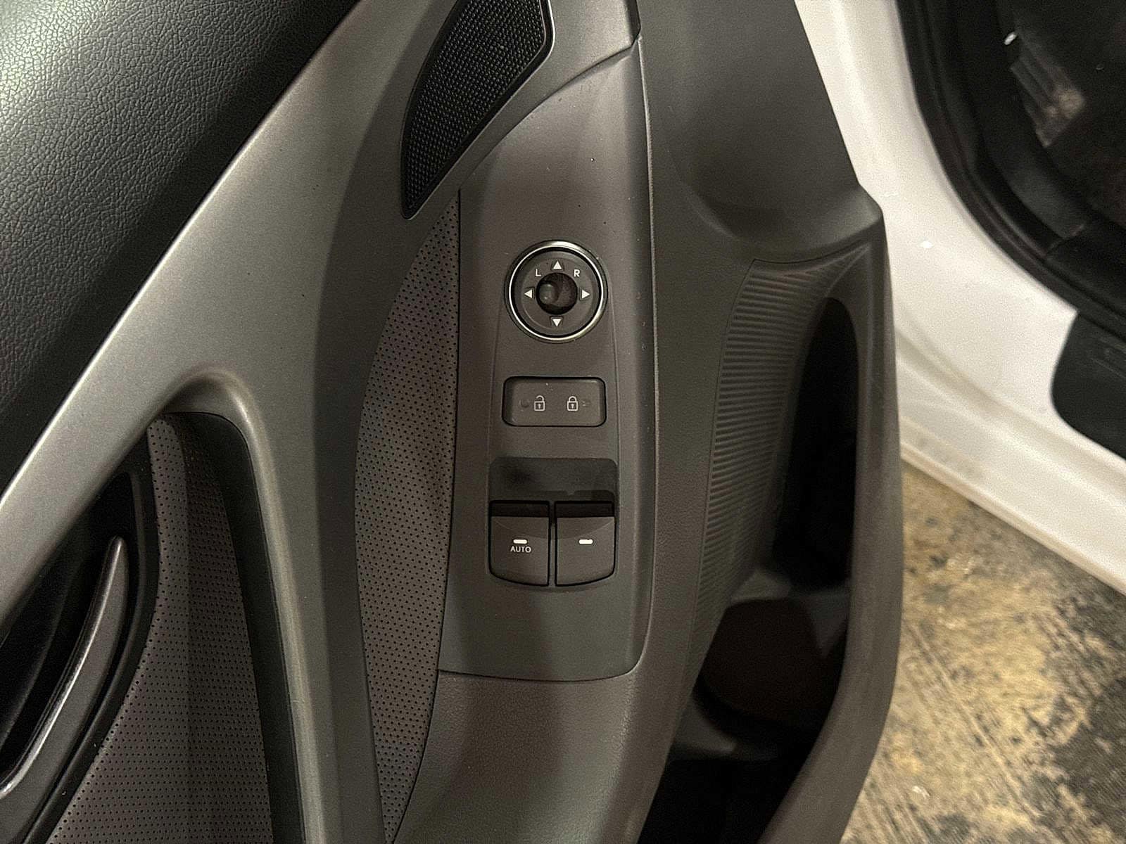 Thumbnail: 2014 Hyundai Elantra - 22