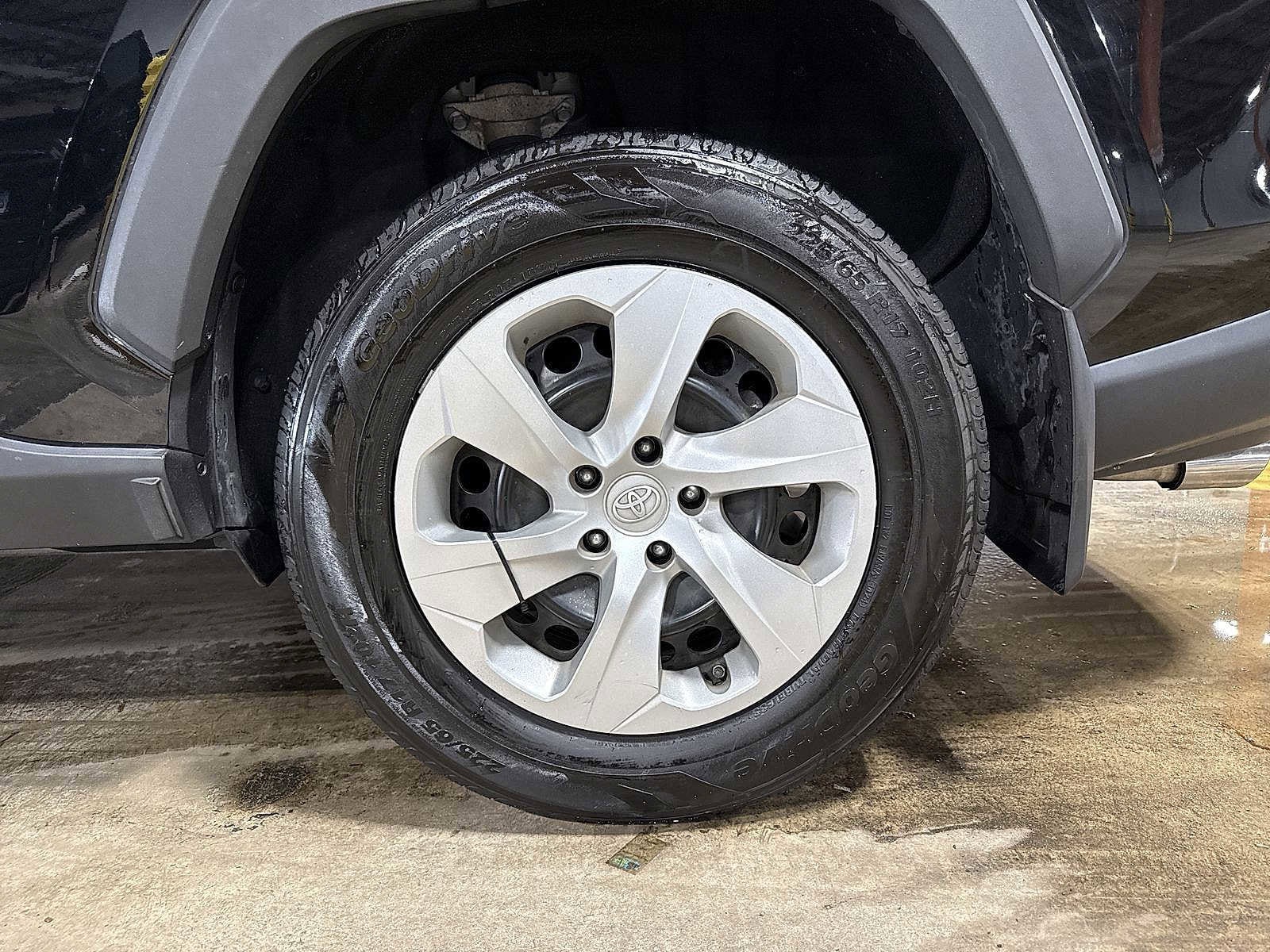 Thumbnail: 2021 Toyota RAV4 - 10