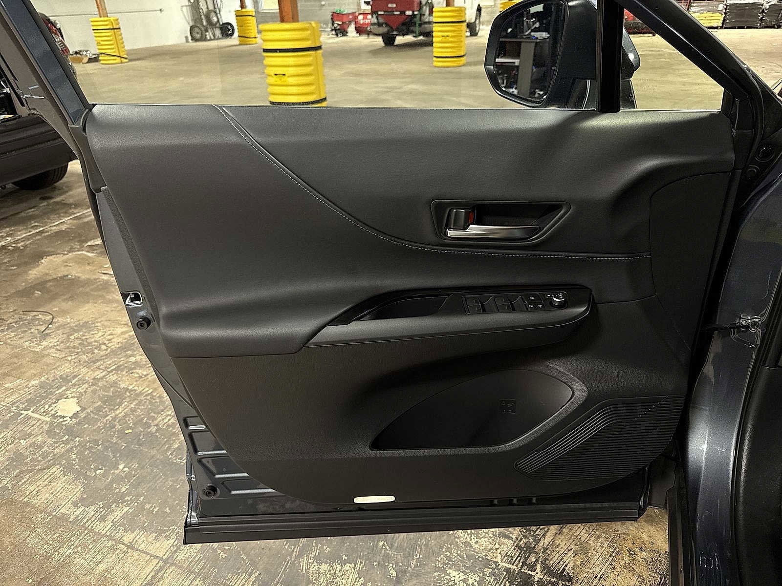 Thumbnail: 2023 Toyota Venza - 28