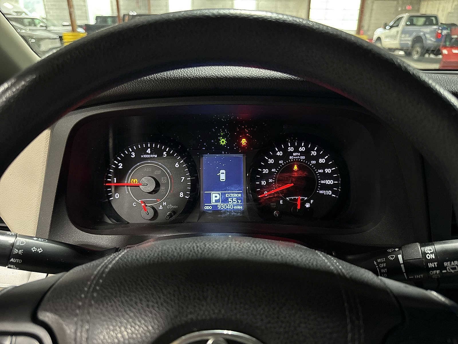 Thumbnail: 2015 Toyota Sienna - 30