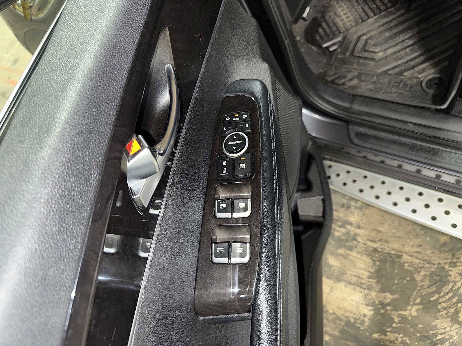 Thumbnail: 2016 Kia Sorento - 24