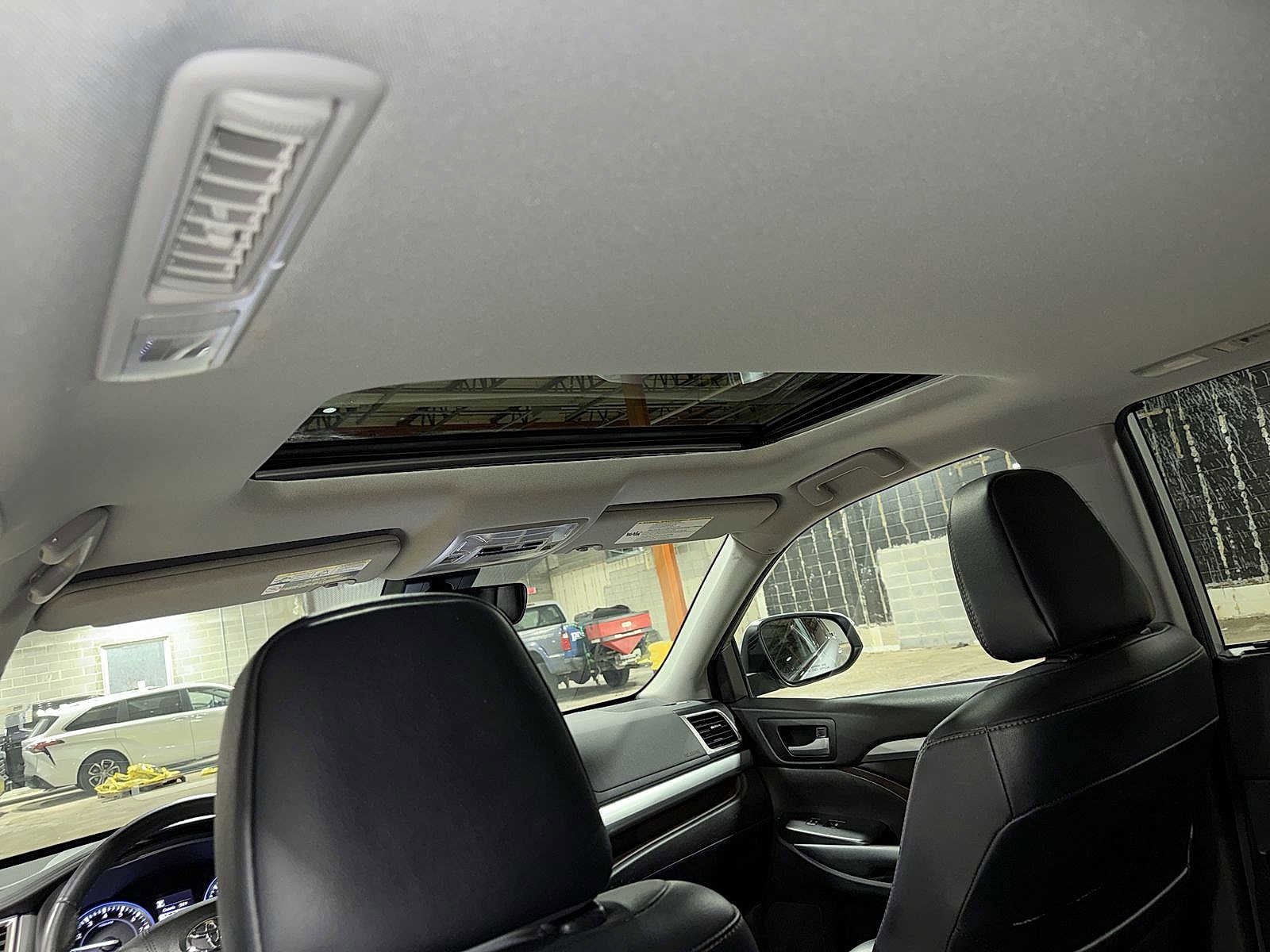 Thumbnail: 2018 Toyota Highlander - 25