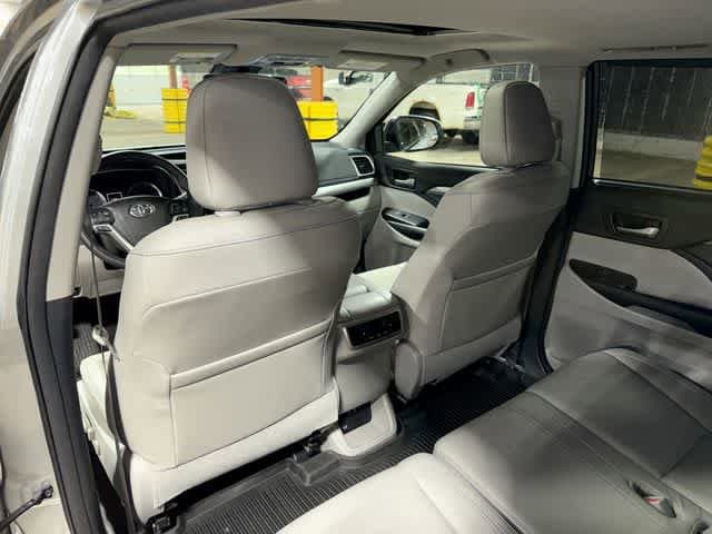 Thumbnail: 2017 Toyota Highlander - 30