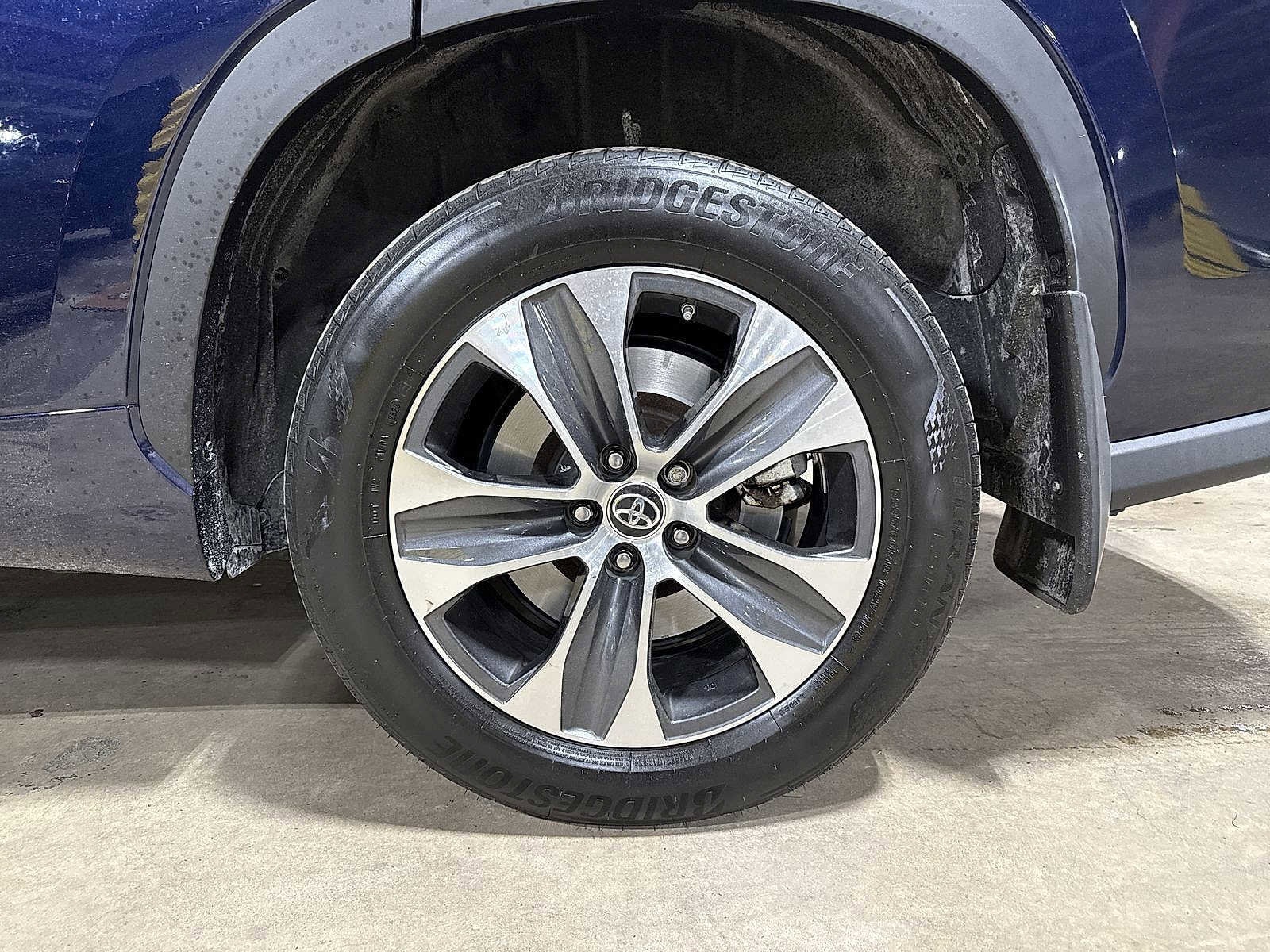 Thumbnail: 2022 Toyota Highlander - 10