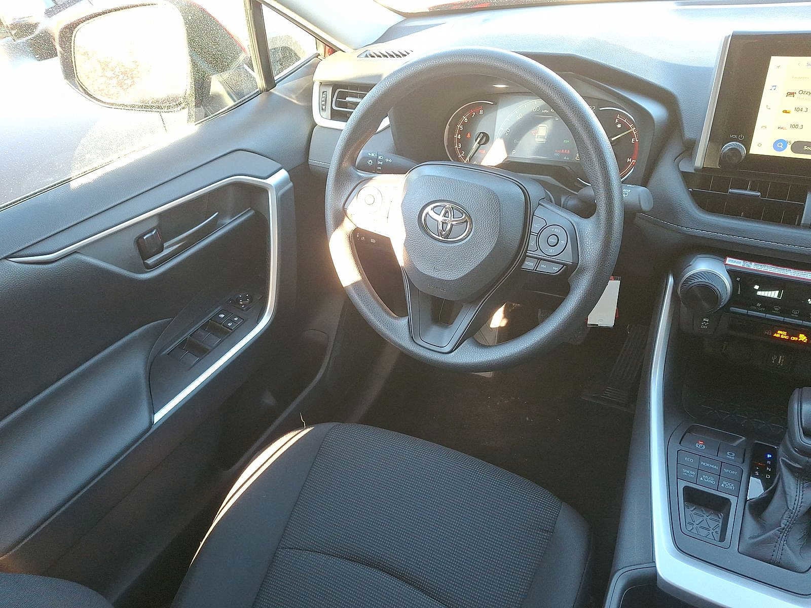 Thumbnail: 2025 Toyota RAV4 - 15