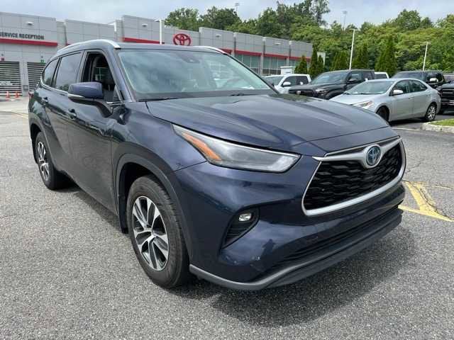 2022 Toyota Highlander XLE 3