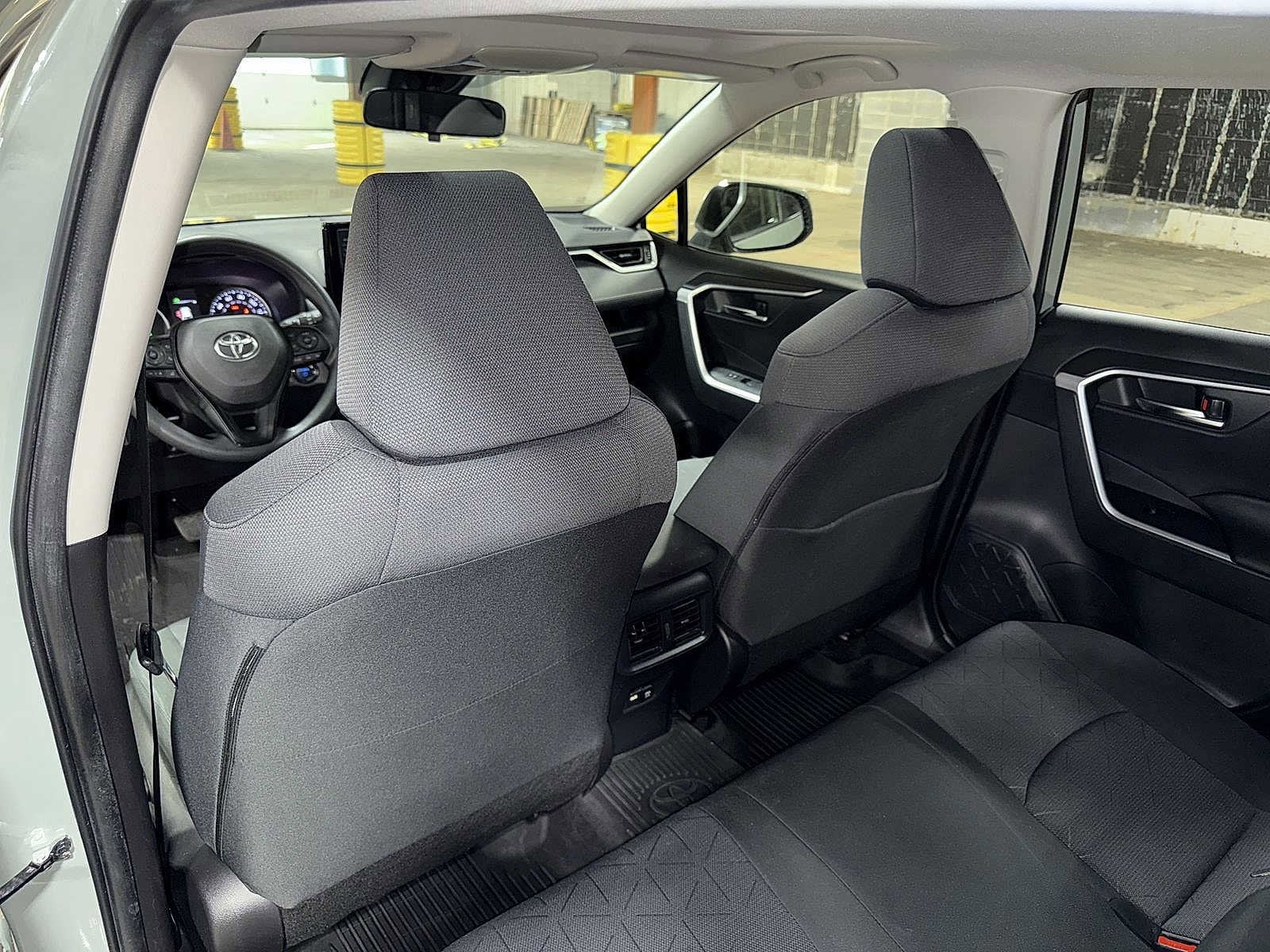 Thumbnail: 2021 Toyota RAV4 - 28