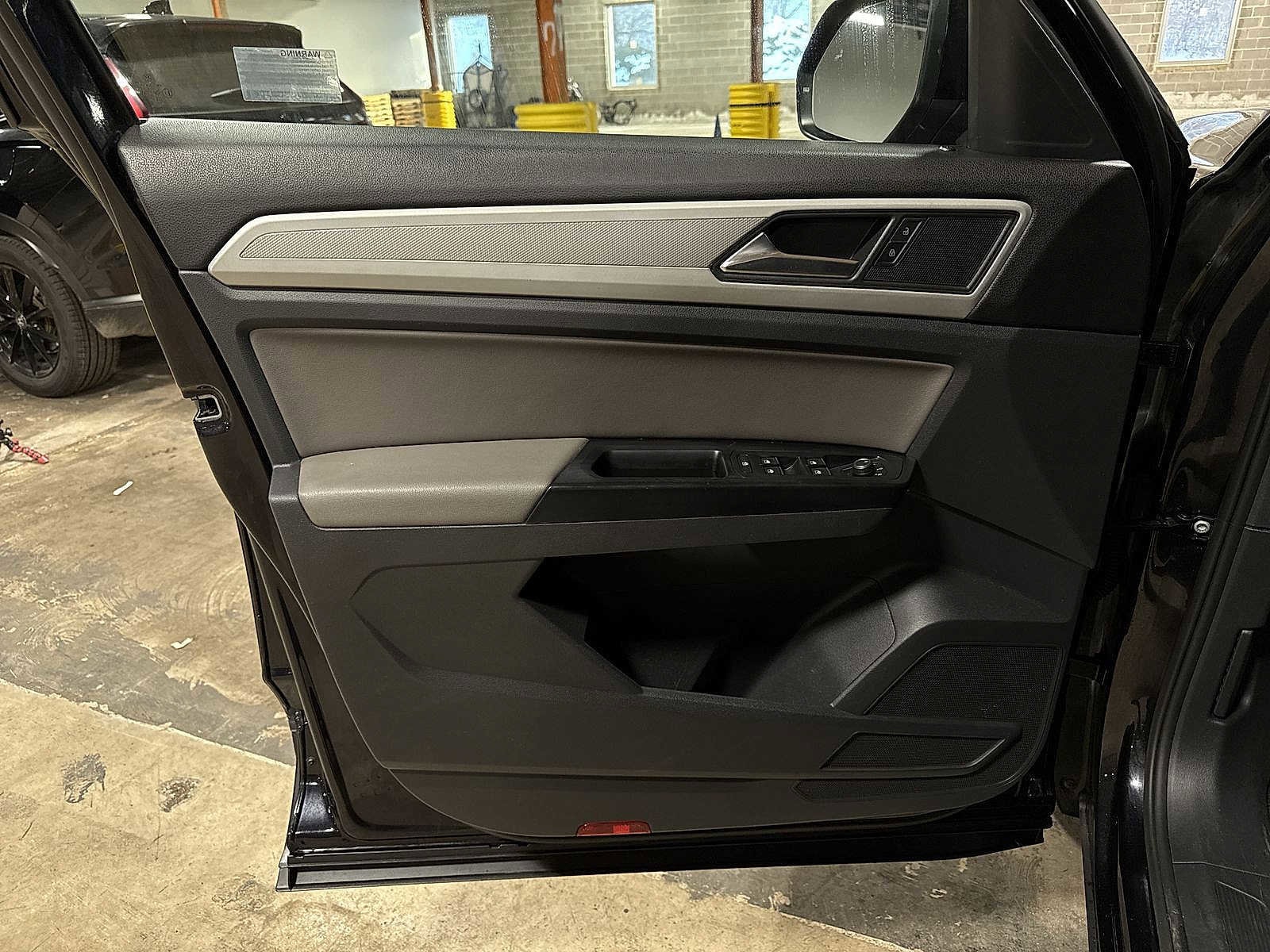 Thumbnail: 2021 Volkswagen Atlas - 28