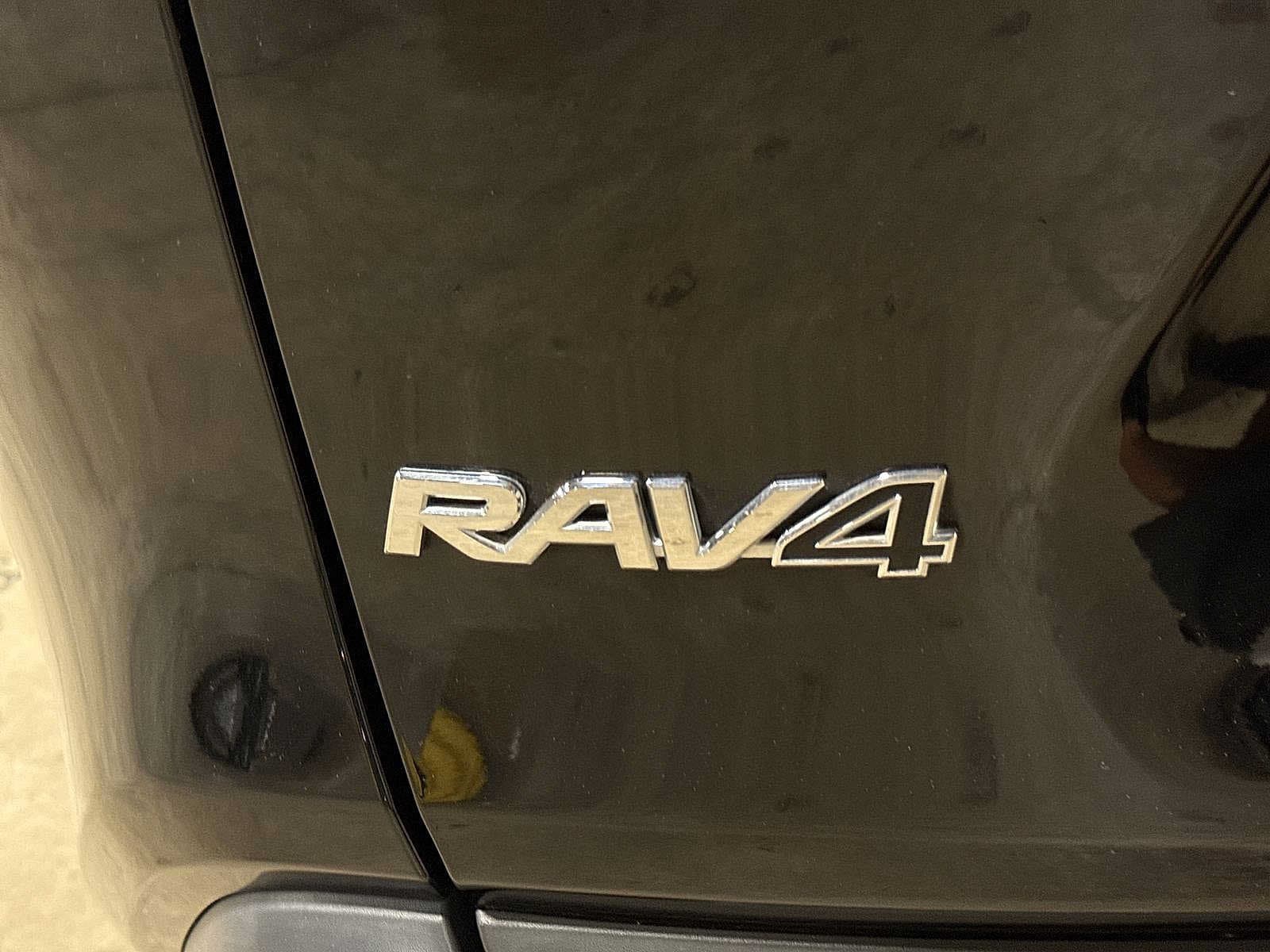 Thumbnail: 2022 Toyota RAV4 - 24