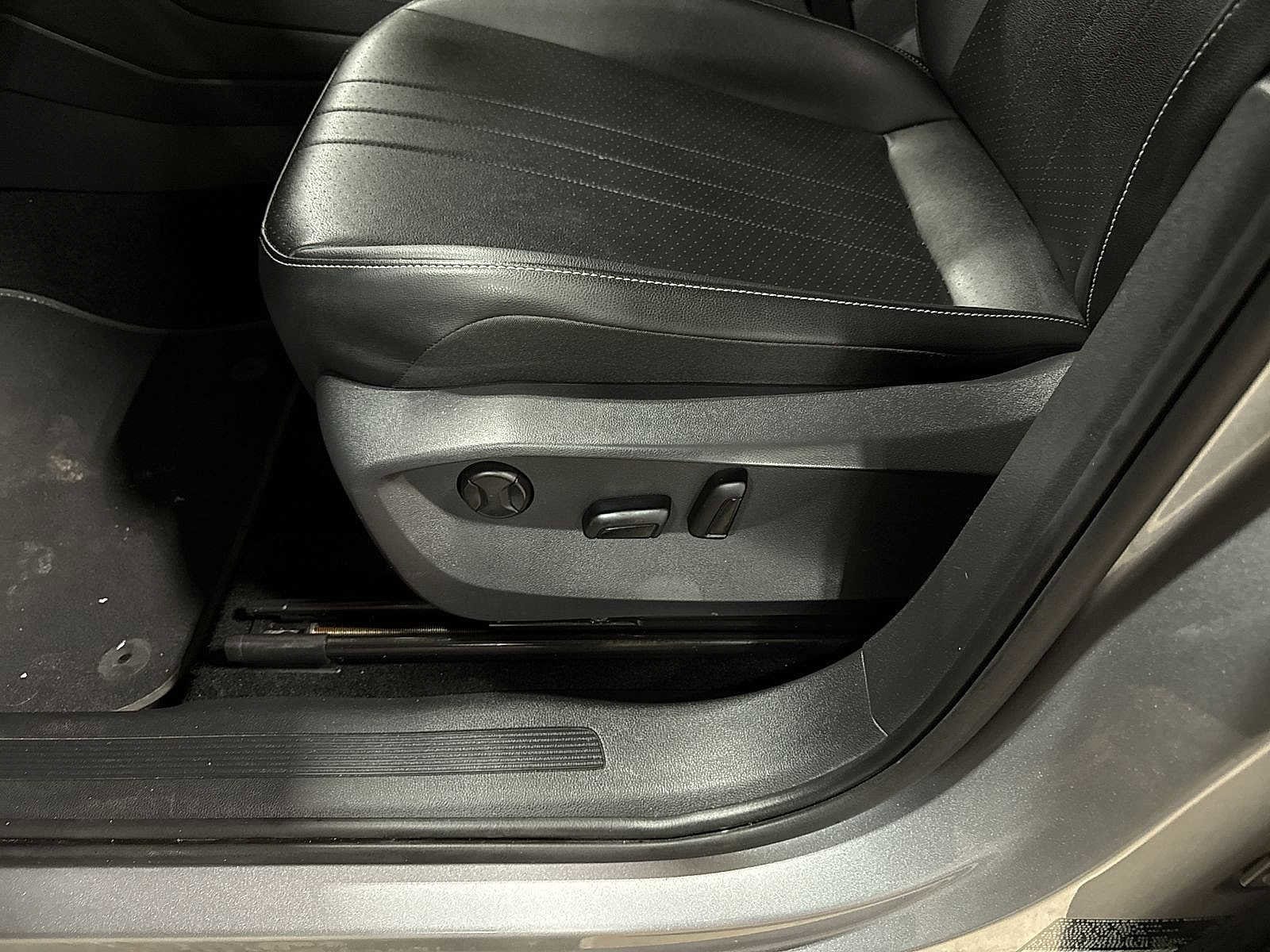 Thumbnail: 2023 Volkswagen Tiguan - 22