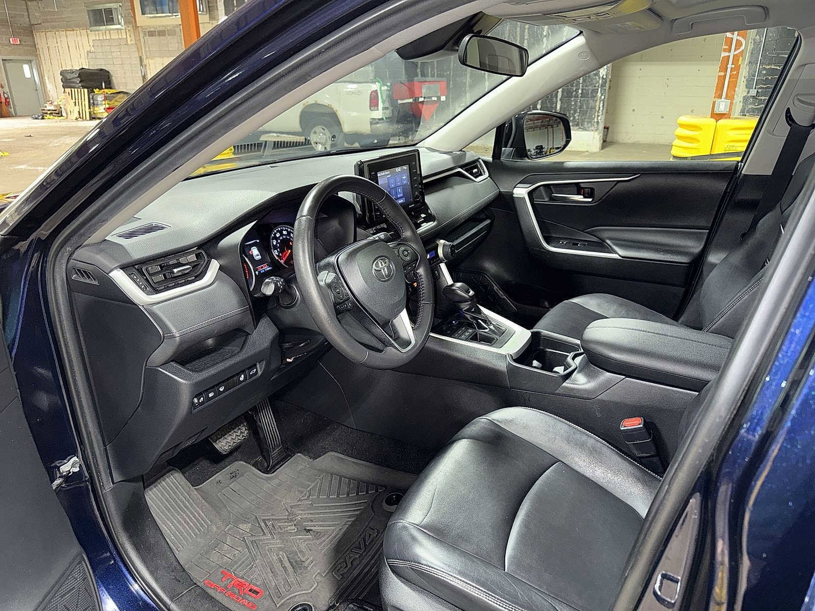 Thumbnail: 2020 Toyota RAV4 - 29
