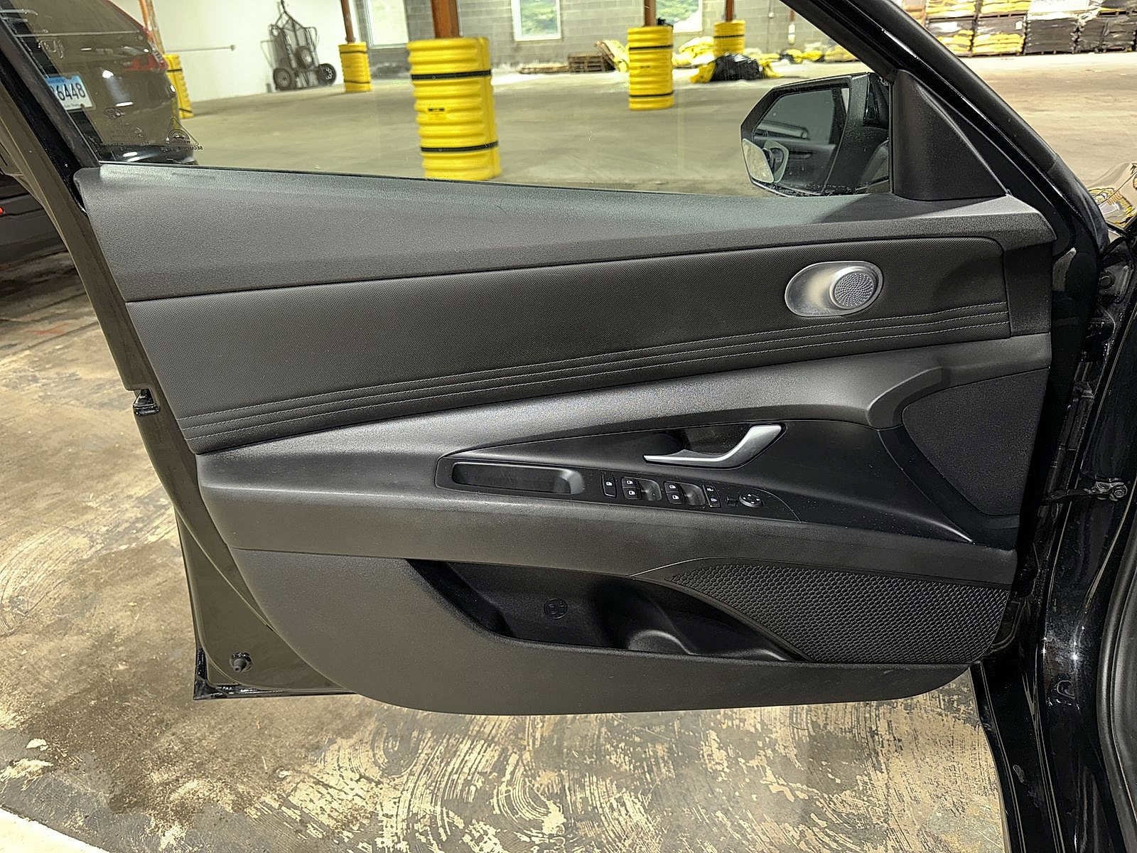 Thumbnail: 2022 Hyundai Elantra - 26