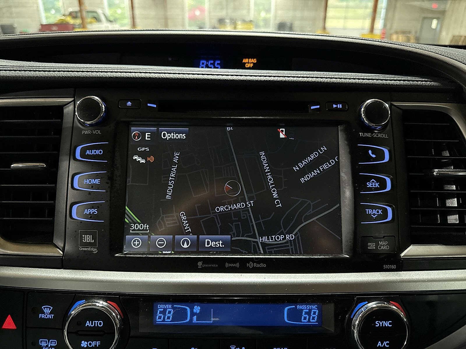 Thumbnail: 2016 Toyota Highlander - 21