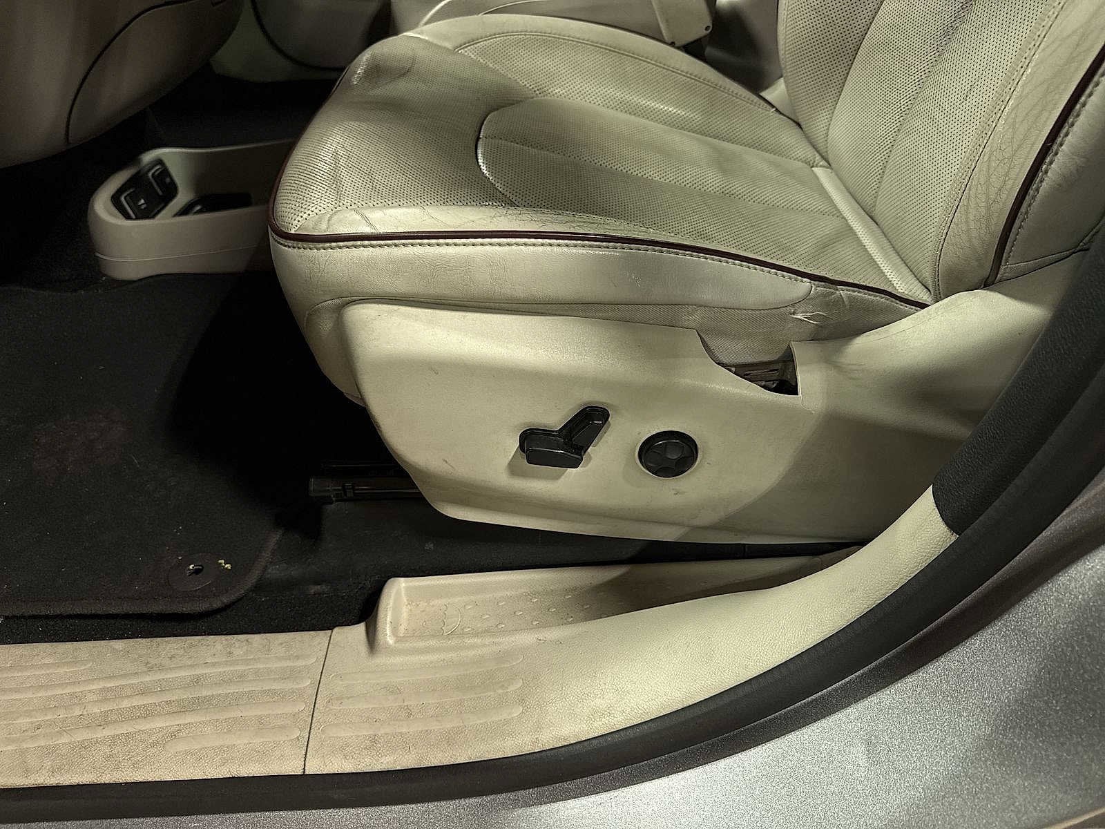 Thumbnail: 2019 Chrysler Pacifica - 25