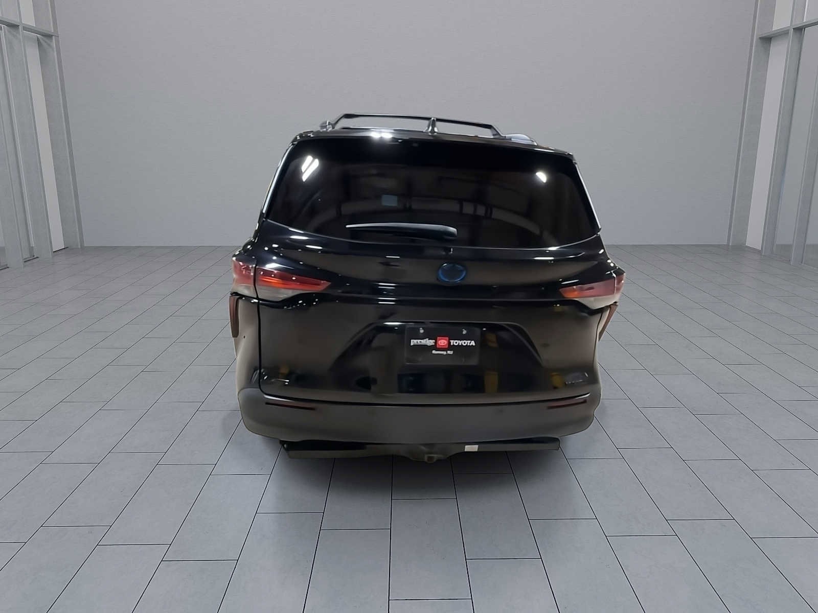 Thumbnail: 2022 Toyota Sienna - 7