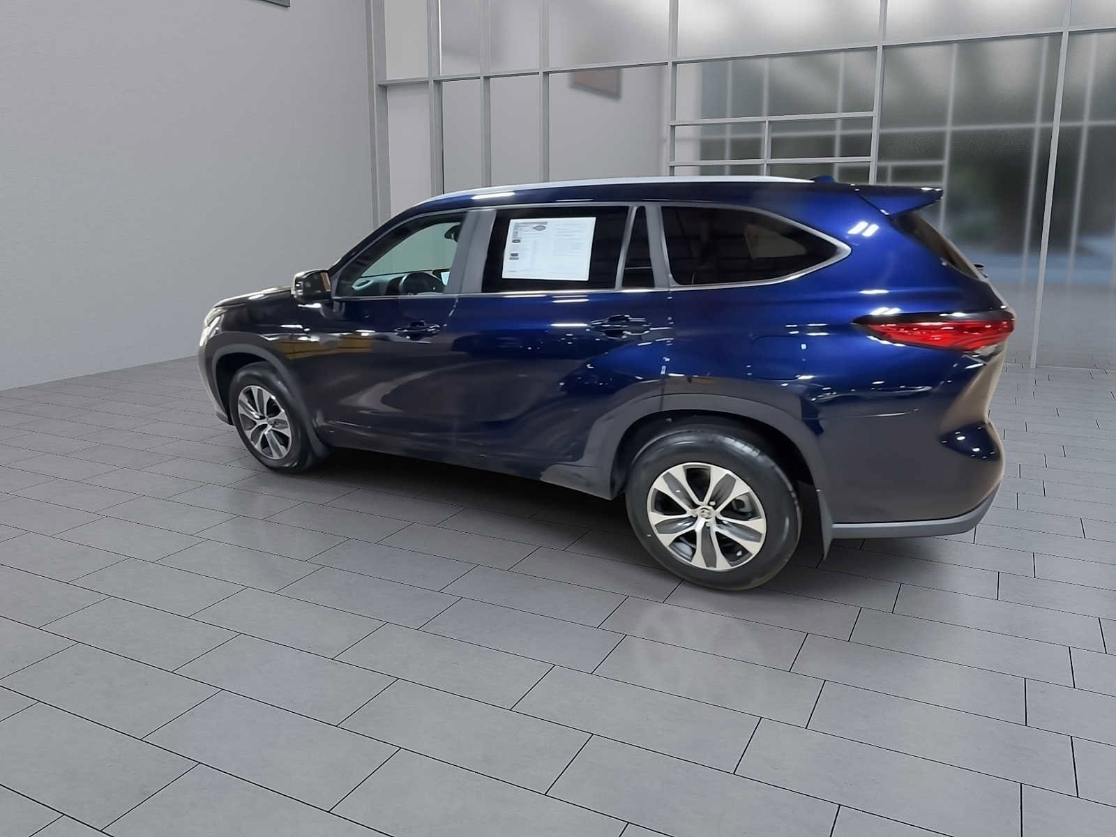 Thumbnail: 2023 Toyota Highlander - 6