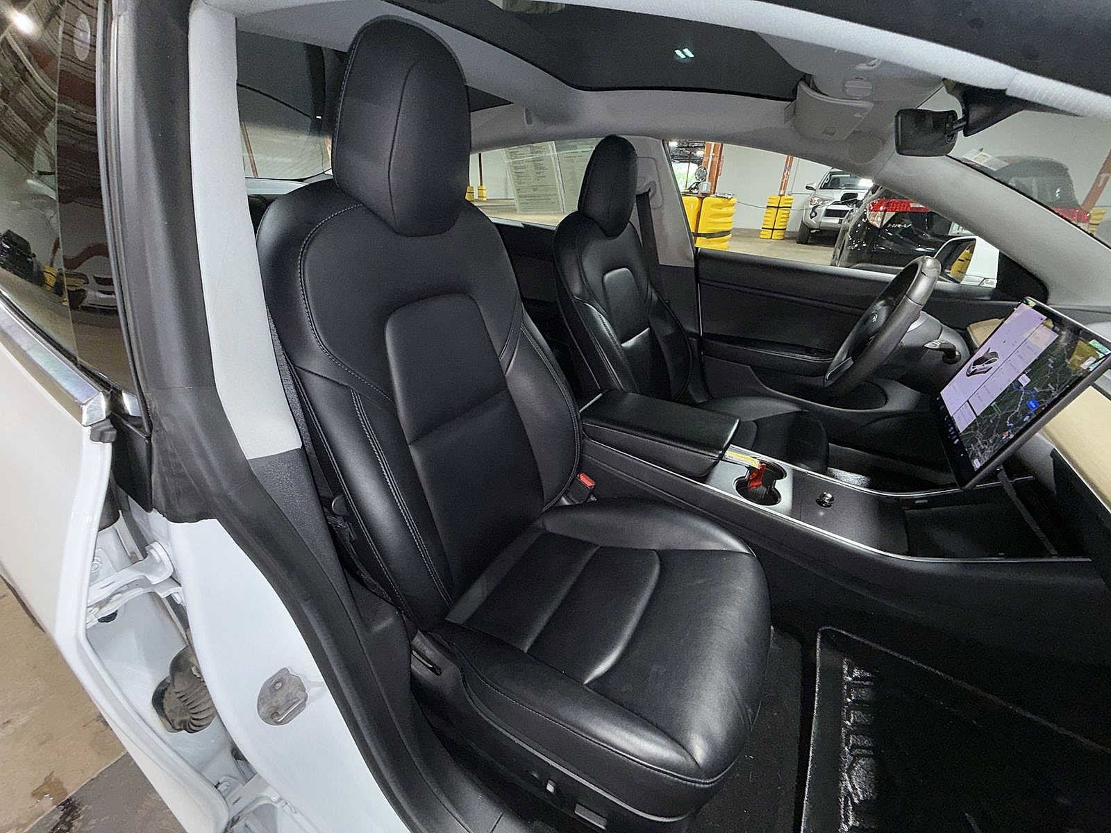 Thumbnail: 2019 Tesla Model 3 - 16