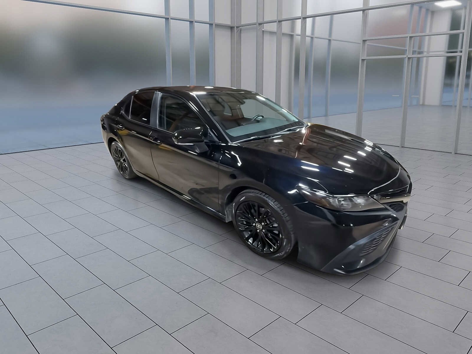 2022 Toyota Camry SE photo 2