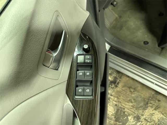 Thumbnail: 2015 Toyota Sienna - 23
