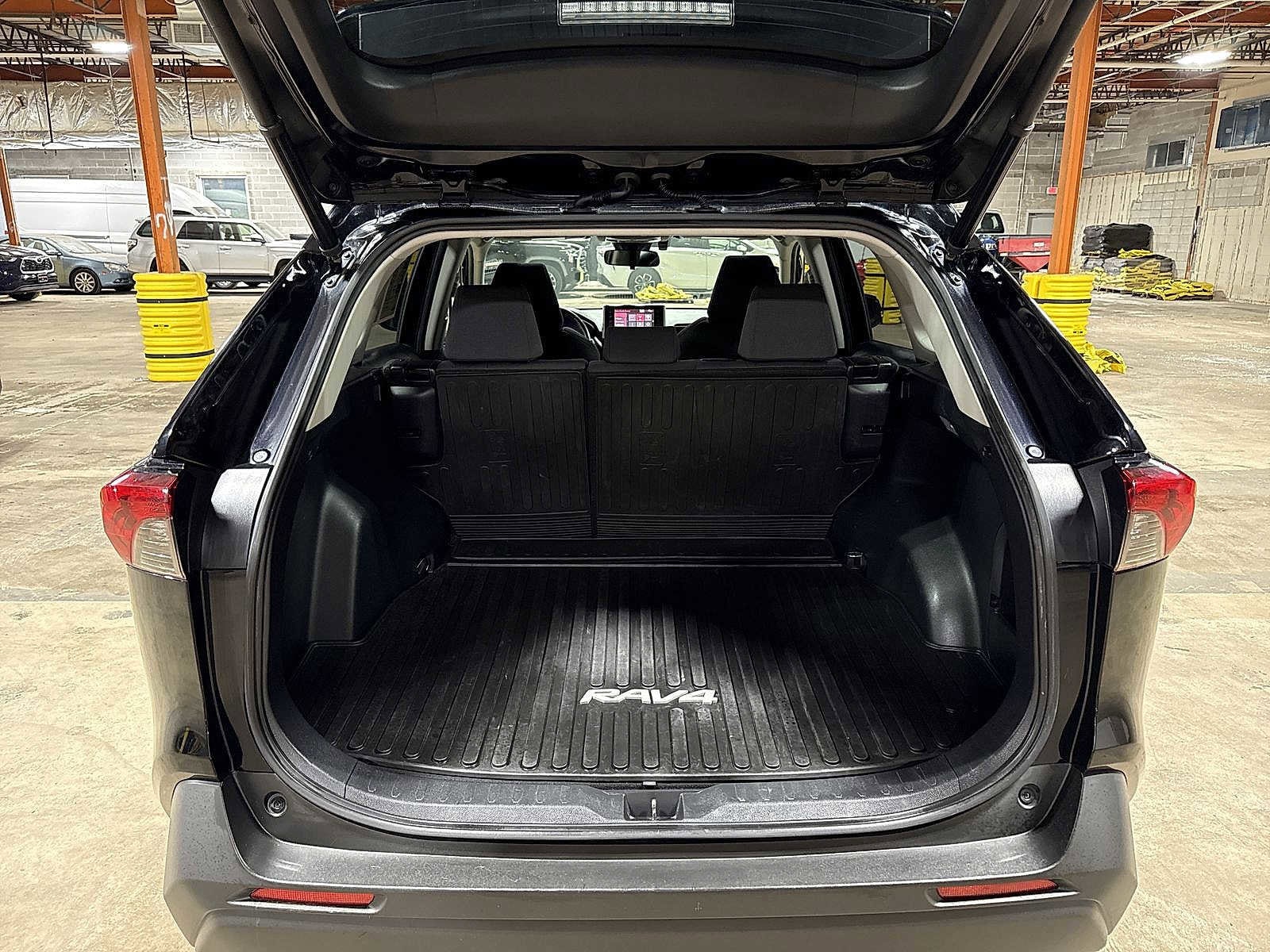 Thumbnail: 2019 Toyota RAV4 - 11