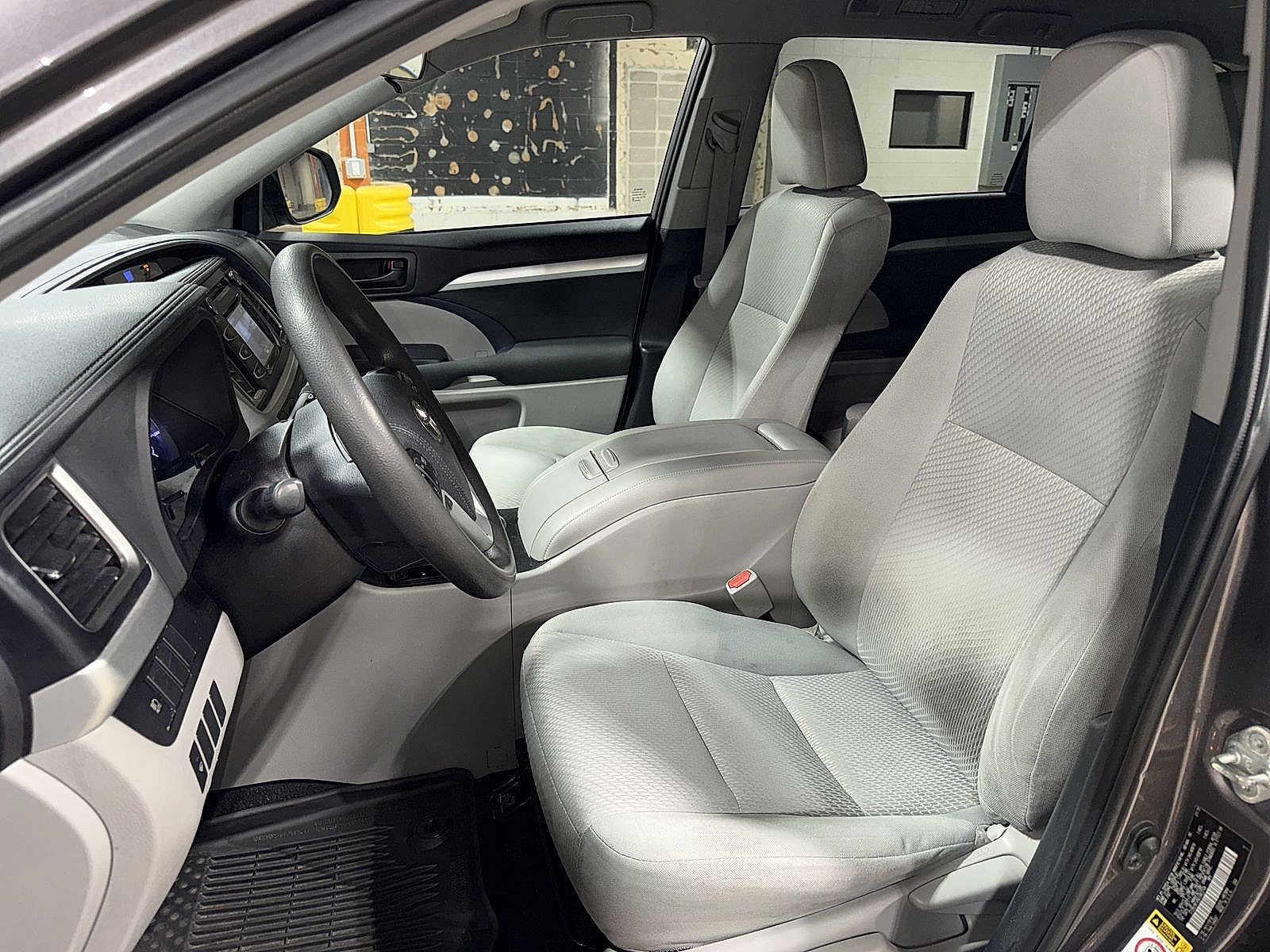 Thumbnail: 2019 Toyota Highlander - 15