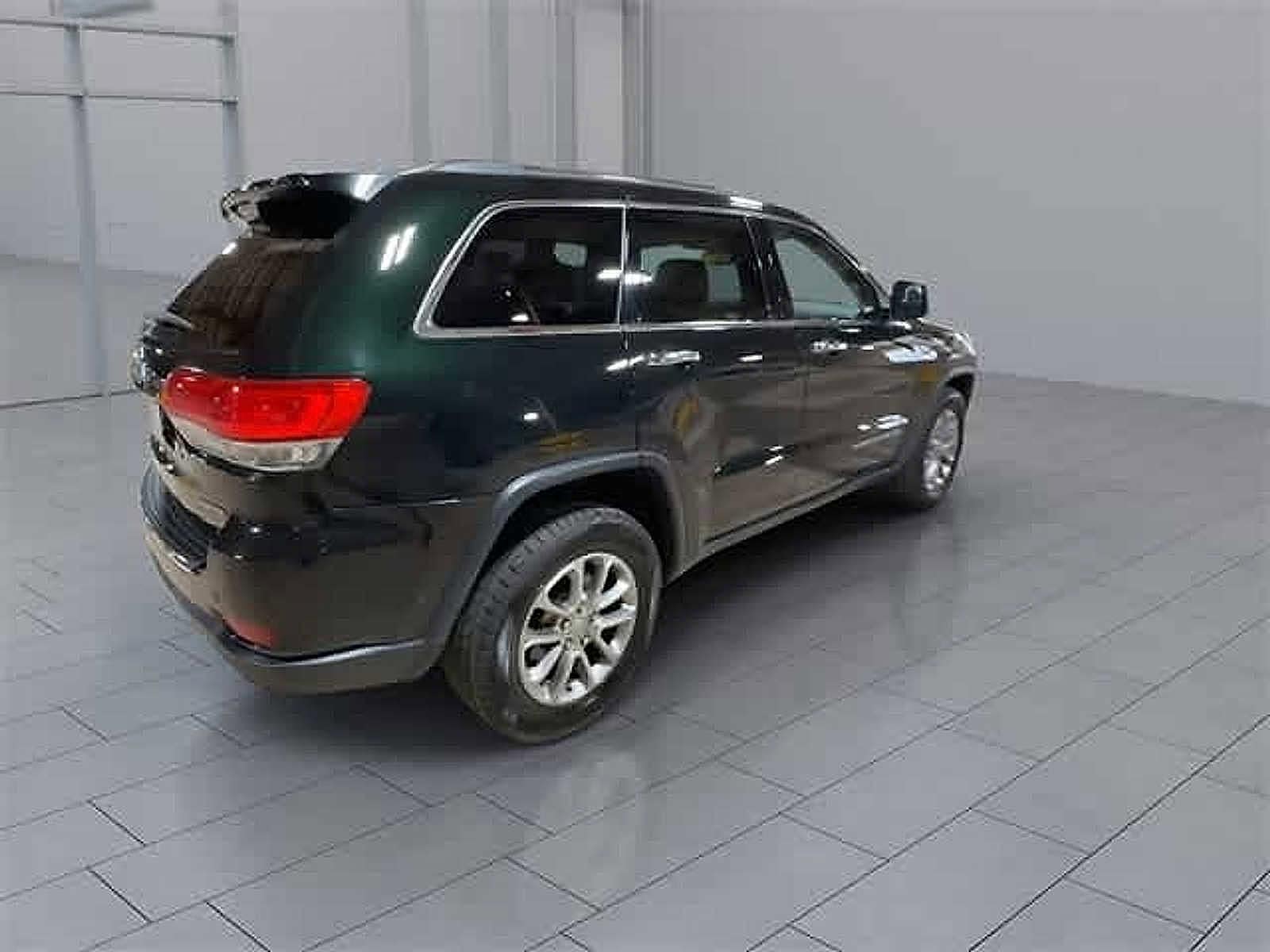 Thumbnail: 2015 Jeep Grand Cherokee - 16