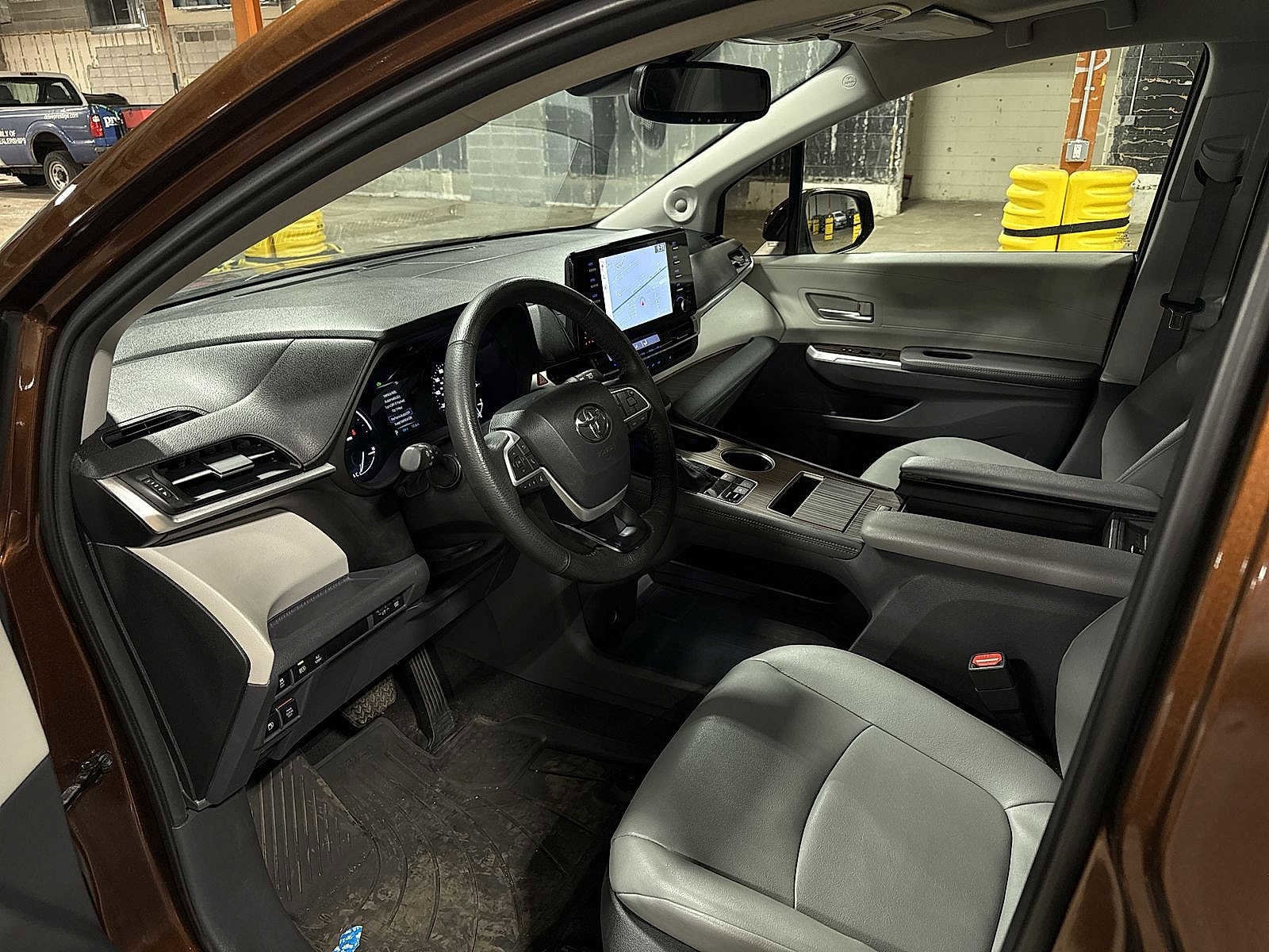 Thumbnail: 2023 Toyota Sienna - 31