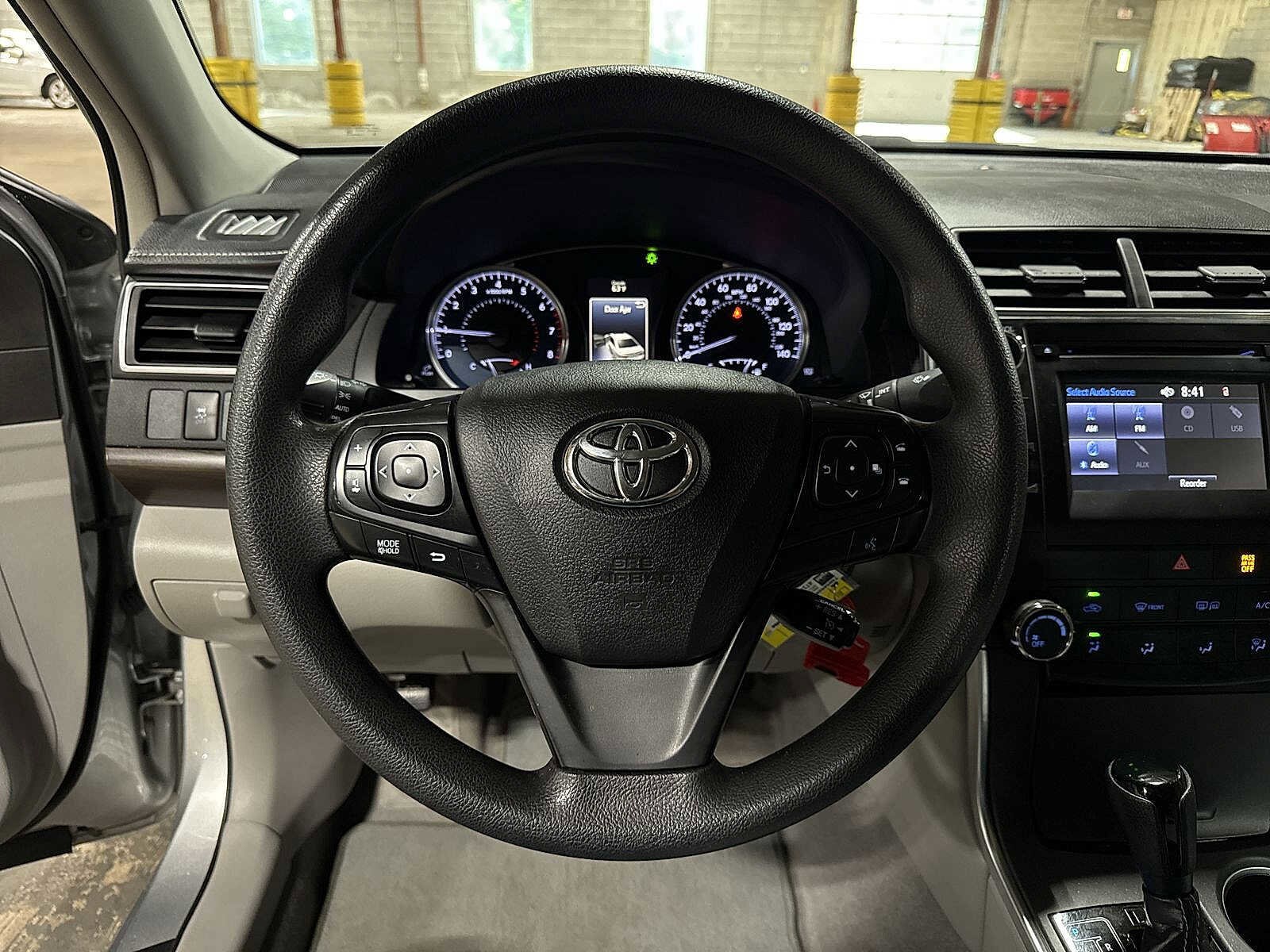 Thumbnail: 2016 Toyota Camry - 17