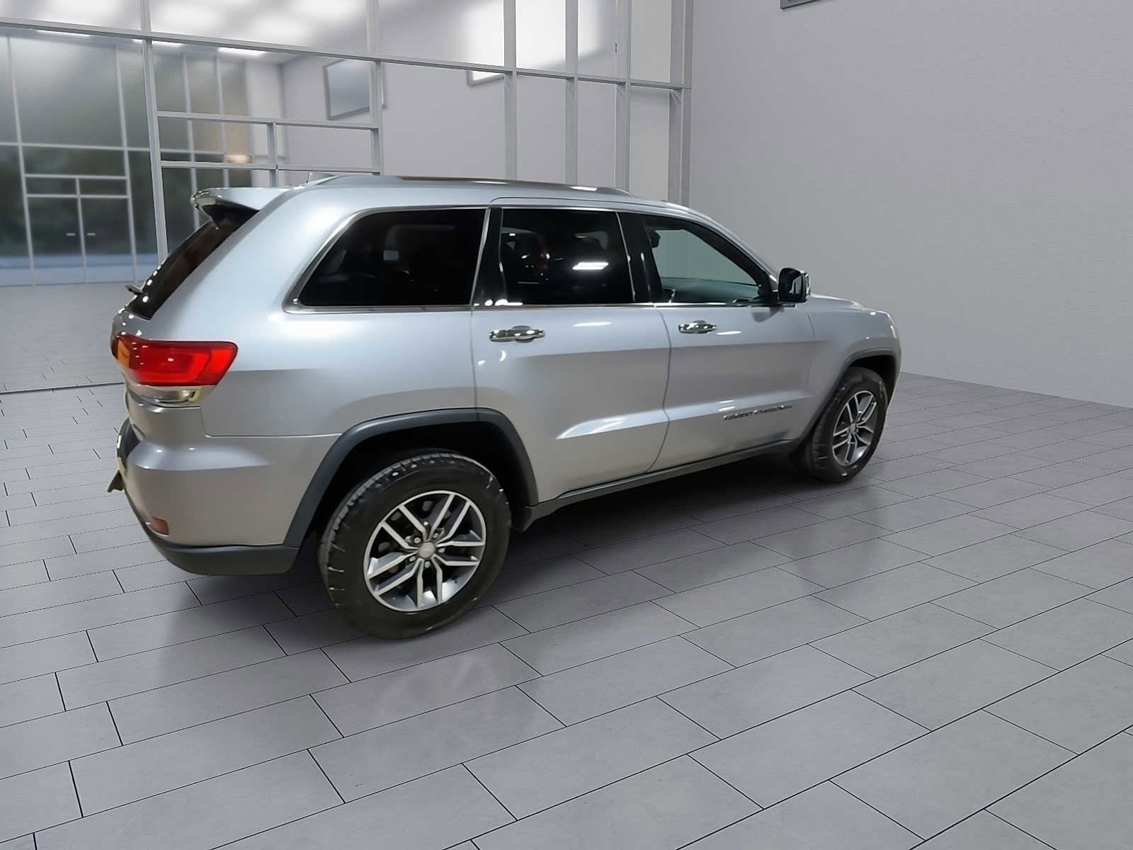 Thumbnail: 2017 Jeep Grand Cherokee - 8