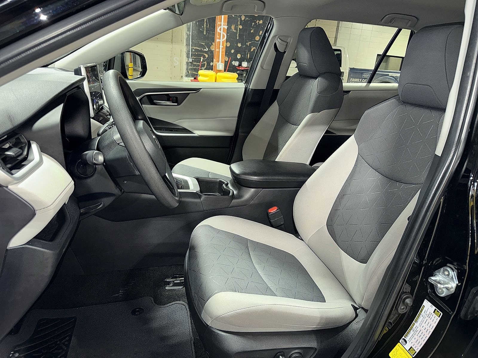 Thumbnail: 2023 Toyota RAV4 - 15