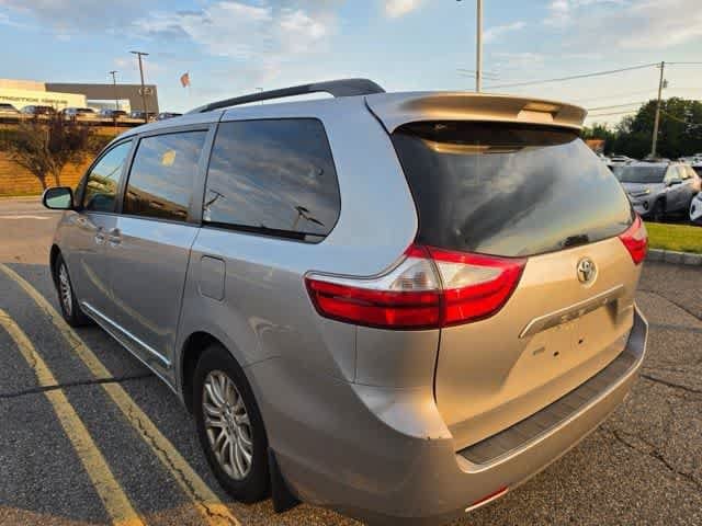 Thumbnail: 2015 Toyota Sienna - 6